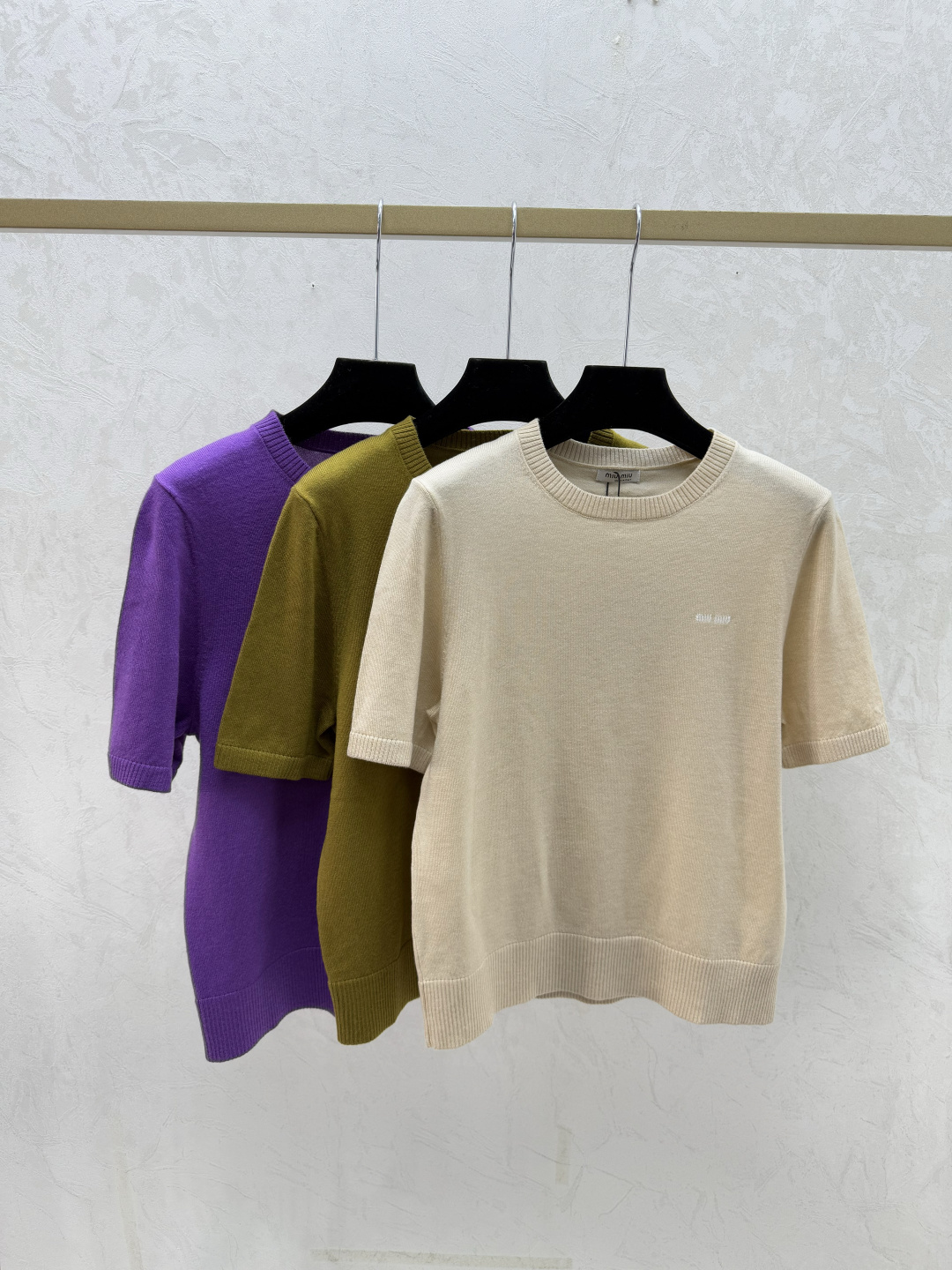 NO:715567,M's new early spring solid color simple round neck knitted short-sleeved color apricot green purple size 36.38.40, T-shirt,19860909M家 早春新款纯色简约圆领针织短袖 颜色杏色 绿色 紫色 尺码36.38.40,,T-shirt,,Women's clothing