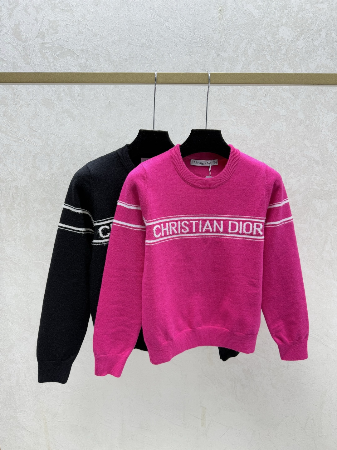 NO:716974,D Home Early Autumn New Style Contrast Letter Striped Round Neck Knitted Long Sleeves Color Pink Black Size 36.38.40,,dior,19860909D家 早秋新款 撞色字母条纹圆领针织长袖 颜色粉色 黑色 尺码36.38.40,,dior,,Women's clothing