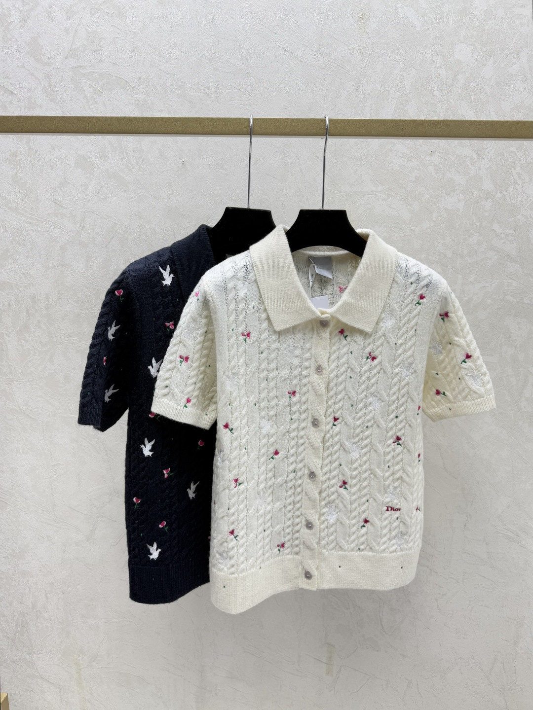 NO:716982,Early Spring New Style Contrast Color Floral Lapel Knitted Short Sleeves Color White Royal Blue Size 36.38.40, T-shirt,19860909早春新款 撞色花卉翻领针织短袖 颜色白色 宝蓝 尺码36.38.40,,T-shirt,,Women's clothing