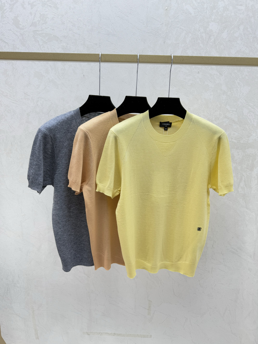 NO:732804,CH Home Early Spring New Style Solid Color Simple Round Neck Knitted Short Sleeves Color Yellow Khaki Gray Size 36.38.40, T-shirt,19860909CH家 早春新款 纯色简约圆领针织短袖 颜色黄色 卡其 灰色 尺码36.38.40,,T-shirt,,Women's clothing