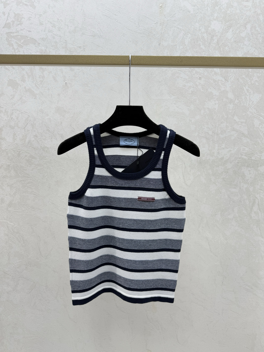 NO:733366,P Home Early Spring New Style Contrast Color Striped Round Neck Knitted Vest Color Royal Blue Size 36.38.40,,19860909P家 早春新款 撞色条纹圆领针织背心 颜色宝蓝 尺码36.38.40,,,Women's clothing