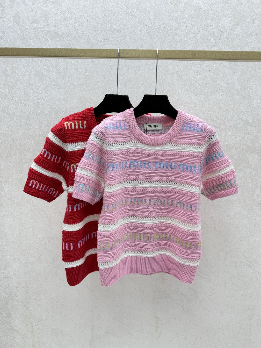 NO:733396,M Family Early Spring New Style Contrast Letter Hollow Round Neck Knitted Short Sleeves Color Pink Red Size 36.38.40, T-shirt,19860909M家 早春新款 撞色字母镂空圆领针织短袖 颜色粉色 红色 尺码36.38.40,,T-shirt,,Women's clothing