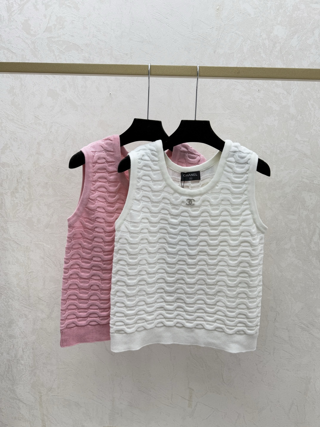 NO:733408,CH Home Early Spring New Solid Color Simple Round Neck Knitted Vest Color White Pink Size 36.38.40,,19860909CH家 早春新款 纯色简约圆领针织背心 颜色白色 粉色 尺码36.38.40,,,Women's clothing
