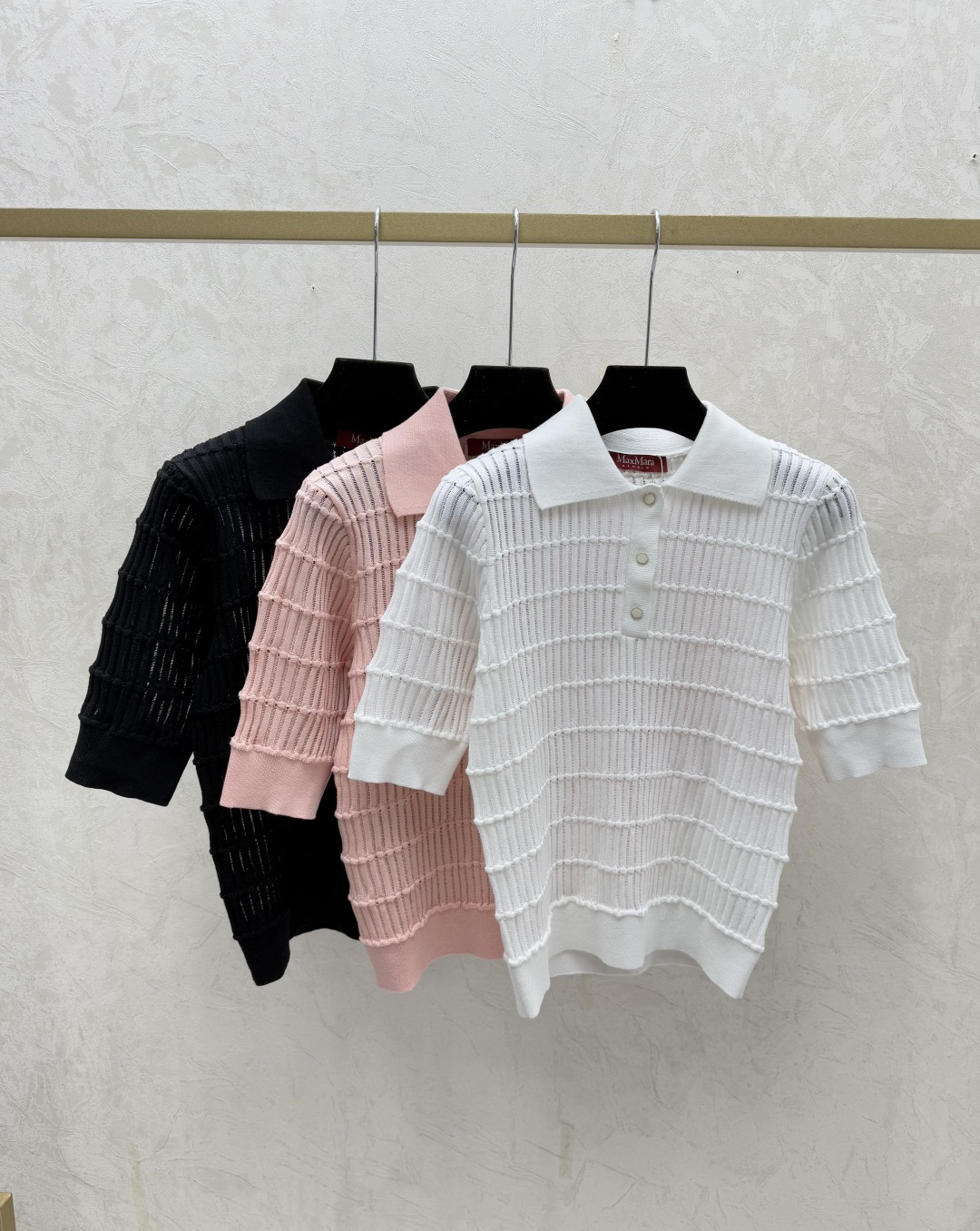NO:733413,Max's early spring new solid color lapel knitted short-sleeved color white pink black size 36.38.40, T-shirt,19860909Max家 早春新款 纯色翻领针织短袖 颜色白色 粉色 黑色 尺码36.38.40,,T-shirt,,Women's clothing