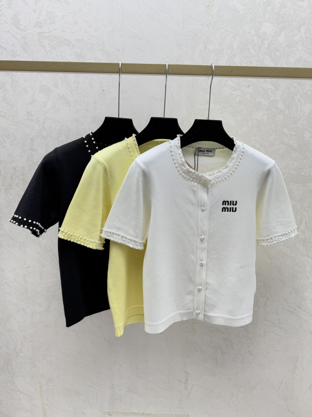 NO:734527,M Family Early Spring New Solid Color Beaded Round Neck Knitted Short-Sleeved Cardigan Color White Yellow Black Size 36.38.40, T-shirt,19860909M家 早春新款 纯色钉珠圆领针织短袖开衫 颜色白色 黄色 黑色 尺码36.38.40,,T-shirt,,Women's clothing
