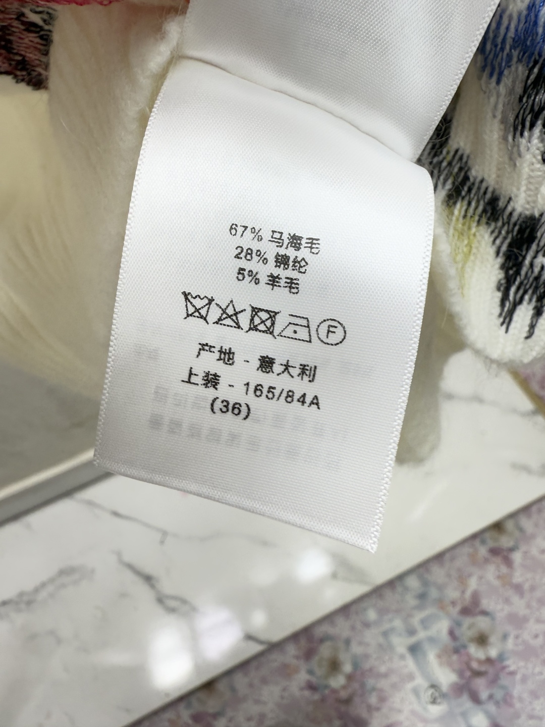 Unknown D家 早春新款 撞色涂鸦圆领针织短袖