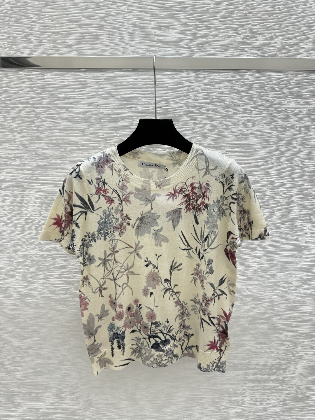 NO:738483,D family early autumn new style floral print merino wool round neck knitted short sleeves color apricot size 36.38.40, dior, T-shirt,19860909D家 早秋新款 花卉印花美丽奴羊毛圆领针织短袖 颜色杏色 尺码36.38.40,,dior,T-shirt,,Women's clothing