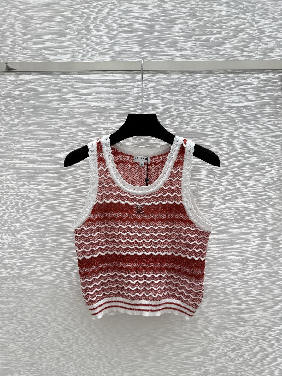 NO:723028,The highest version on the market, the girl inspects the goods, trims the three marks on the threads, and delivers the goods. You can post pictures and take videos. If you want quality or service, please add me on WeChat. We will not accept urgent orders. ch home spring and summer new wave striped knitted vest, color red, size 36.38.40, Chanel-clothing, chanel,19860909市面最高版本小妹验货、修剪线头上三标、发货可发图及拍视频,要品质要服务的加我微信,不接急单. ch家 春夏新款 波浪条纹针织背心 颜色红色 尺码36.38.40,香奈儿-服装,chanel,,Women's clothing
