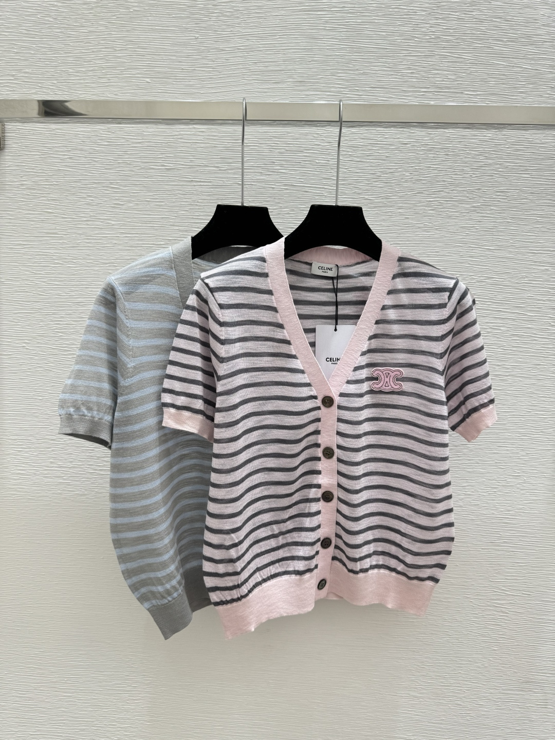 NO:749453,CE Home Early Spring New Style Contrast Color Striped V-neck Knitted Short-Sleeved Cardigan Color Pink Gray Size 36.38.40, T-shirt,19860909CE家 早春新款 撞色条纹V领针织短袖开衫 颜色粉色 灰色 尺码36.38.40,,T-shirt,,Women's clothing