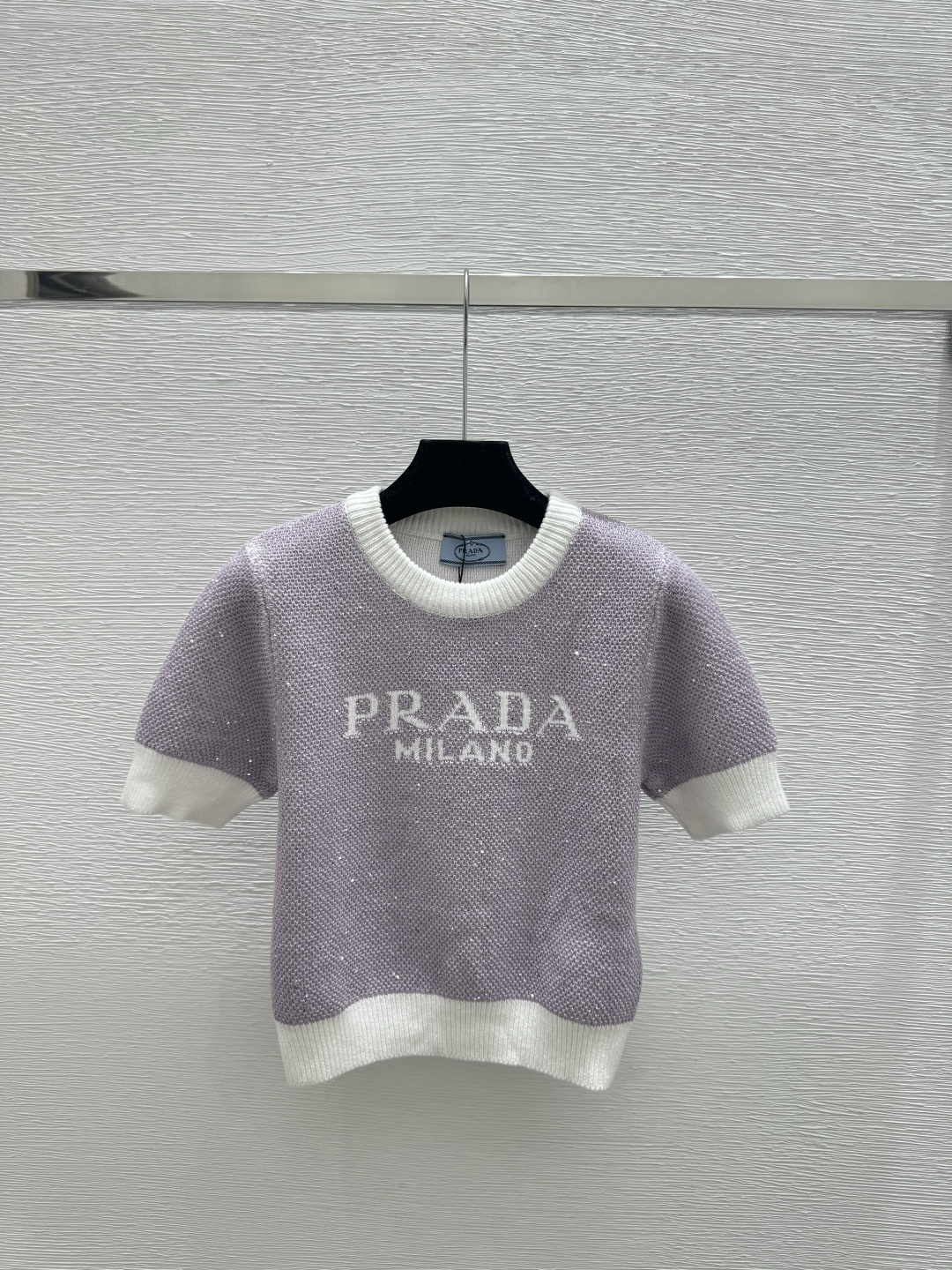 Prada P家 早春新款 撞色字母珠片圆领针织短袖