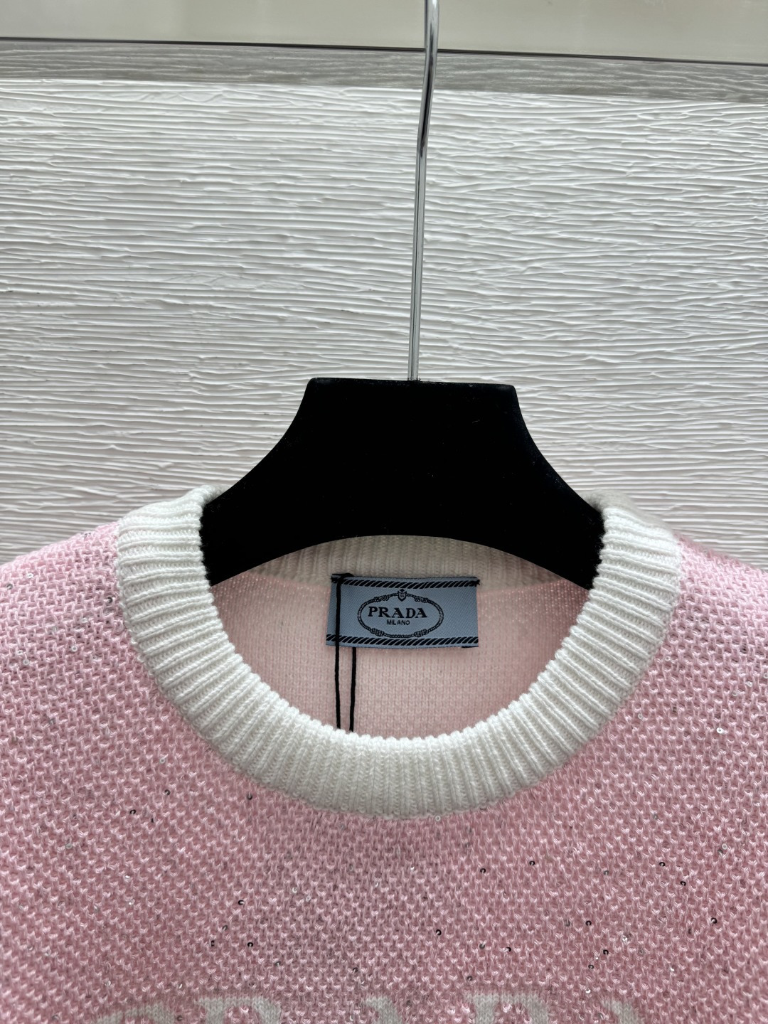 Prada P家 早春新款 撞色字母珠片圆领针织短袖