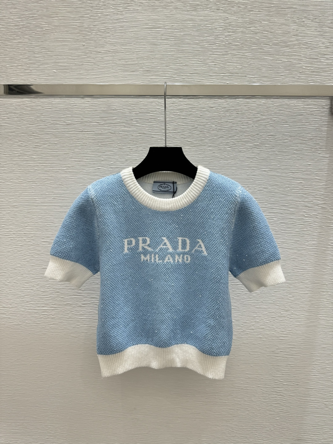 Prada P家 早春新款 撞色字母珠片圆领针织短袖