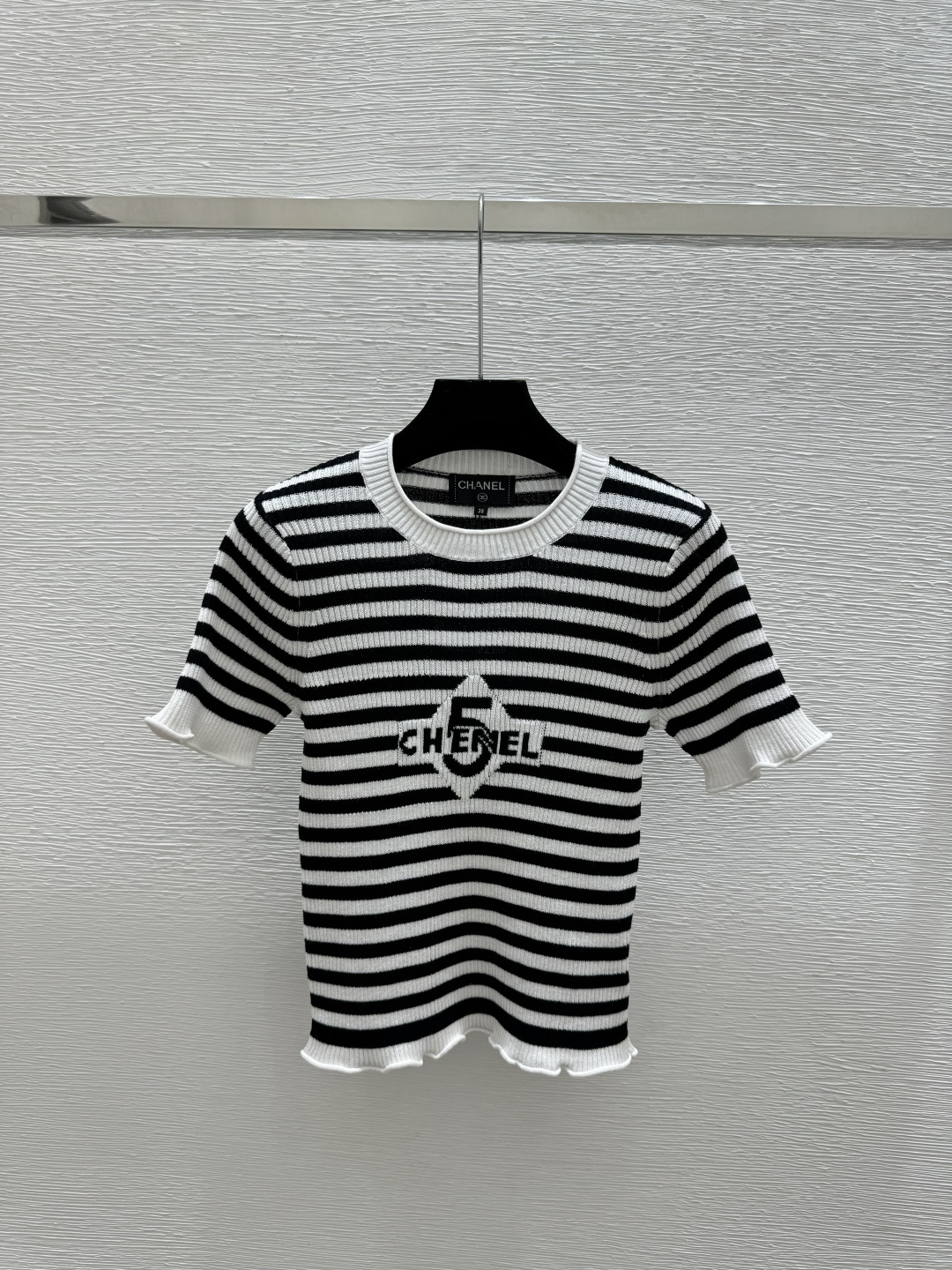 NO:750348,CH Home Early Spring New Style Contrast Color Striped Lace Round Neck Knitted Short Sleeves Color Black Size 36.38.40, T-shirt,19860909CH家 早春新款 撞色条纹花边圆领针织短袖 颜色黑色 尺码36.38.40,,T-shirt,,Women's clothing