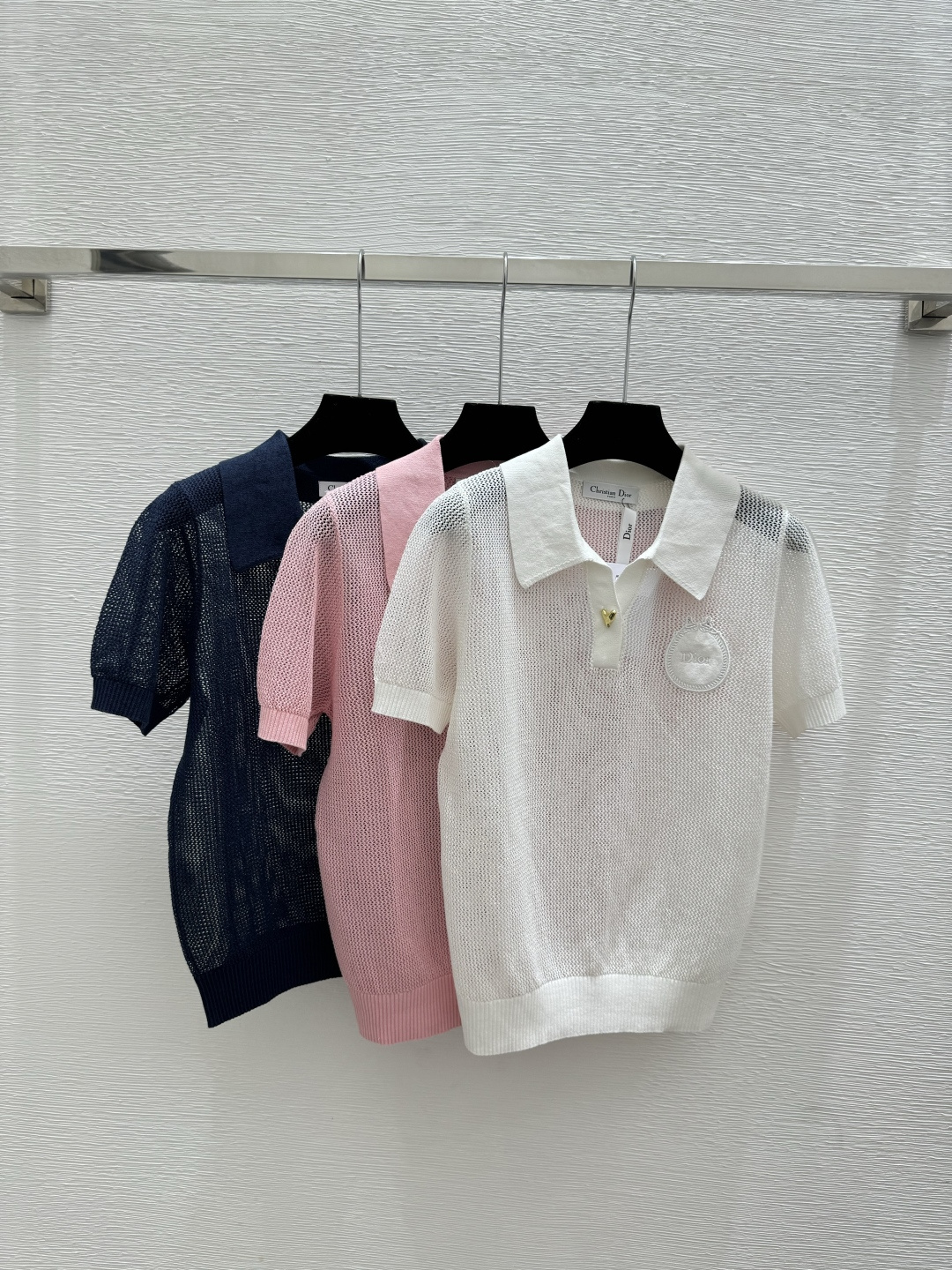 NO:750365,D family early spring new style solid color simple lapel hollow knitted short sleeves color white pink royal blue size 36.38.40, dior, T-shirt,19860909D家 早春新款 纯色简约翻领镂空针织短袖 颜色白色 粉色 宝蓝 尺码36.38.40,,dior,T-shirt,,Women's clothing