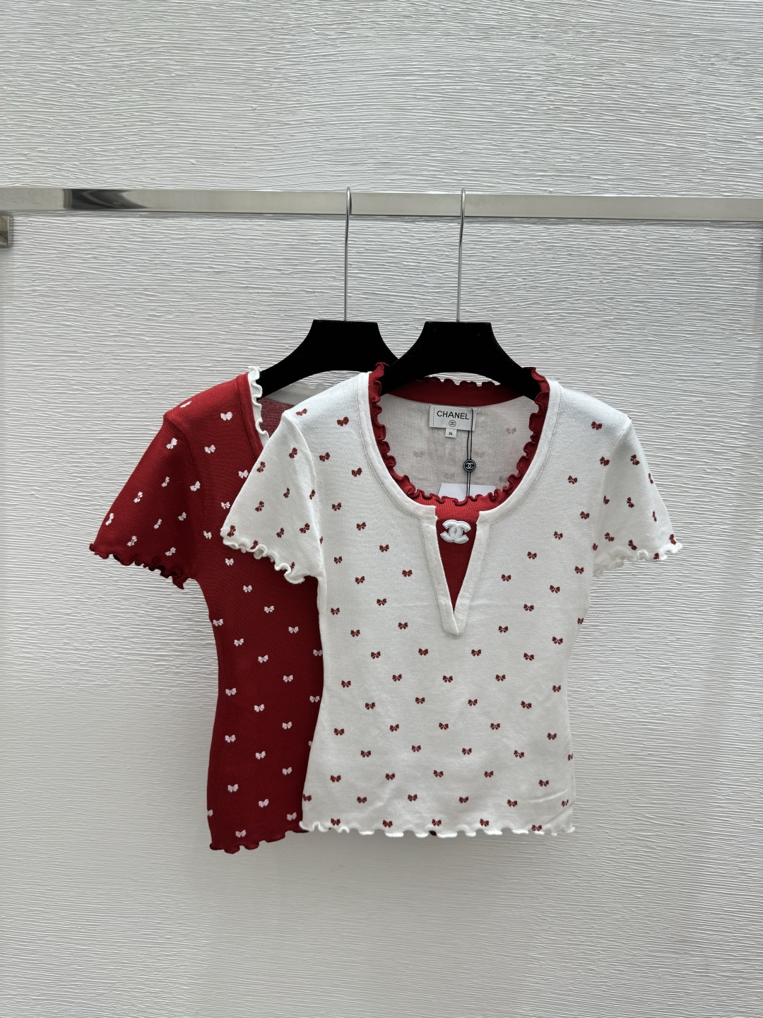 NO:751726,CH Home Early Spring New Style Contrast Color Bow Lace Round Neck Knitted Short Sleeves Color White Red Size 36.38.40,,T-shirt,19860909CH家 早春新款 撞色蝴蝶结花边圆领针织短袖 颜色白色 红色 尺码36.38.40,,T-shirt,,Women's clothing