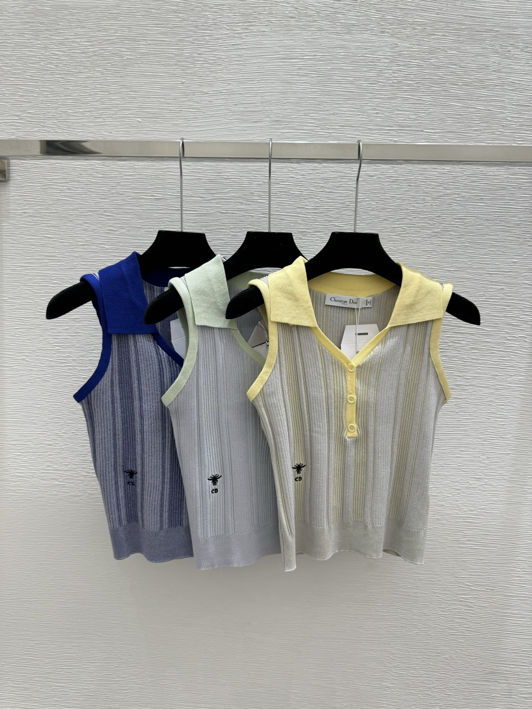 NO:751730,D Home Early Spring New Style Contrast Color Lapel Knitted Vest Color Yellow Green Royal Blue Size 36.38.40,,dior,19860909D家 早春新款 撞色翻领针织背心 颜色黄色 绿色 宝蓝 尺码36.38.40,,dior,,Women's clothing