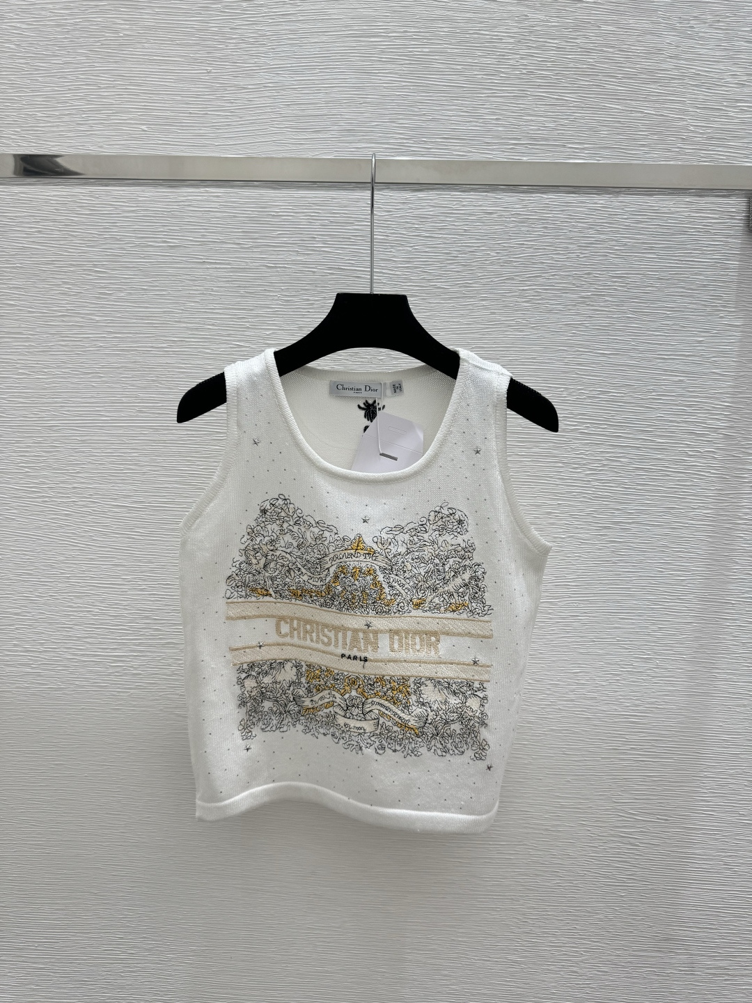 NO:752735,D family early spring new style contrasting five-pointed star letter round neck knitted vest color white size 36.38.40, dior,19860909D家 早春新款 撞色五角星字母圆领针织背心 颜色白色 尺码36.38.40,,dior,,Women's clothing