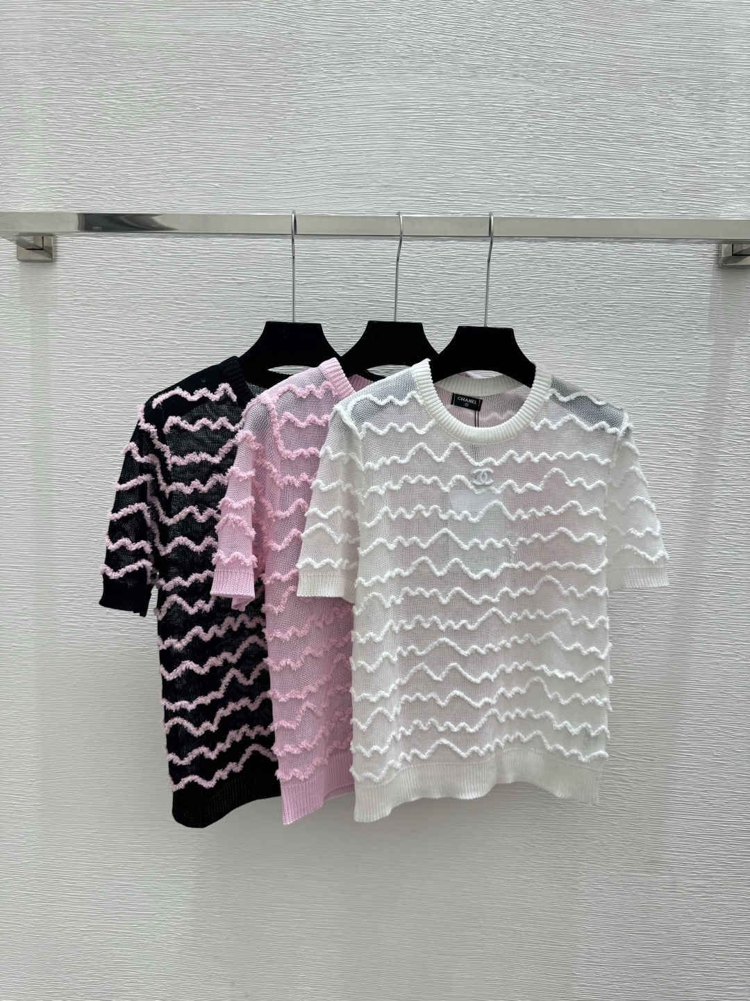 NO:752729,CH Home Early Spring New Style Contrast Striped Hollow Round Neck Knitted Short Sleeves Color White Pink Black Size 36.38.40, T-shirt,19860909CH家 早春新款 撞色条纹镂空圆领针织短袖 颜色白色 粉色 黑色 尺码36.38.40,,T-shirt,,Women's clothing