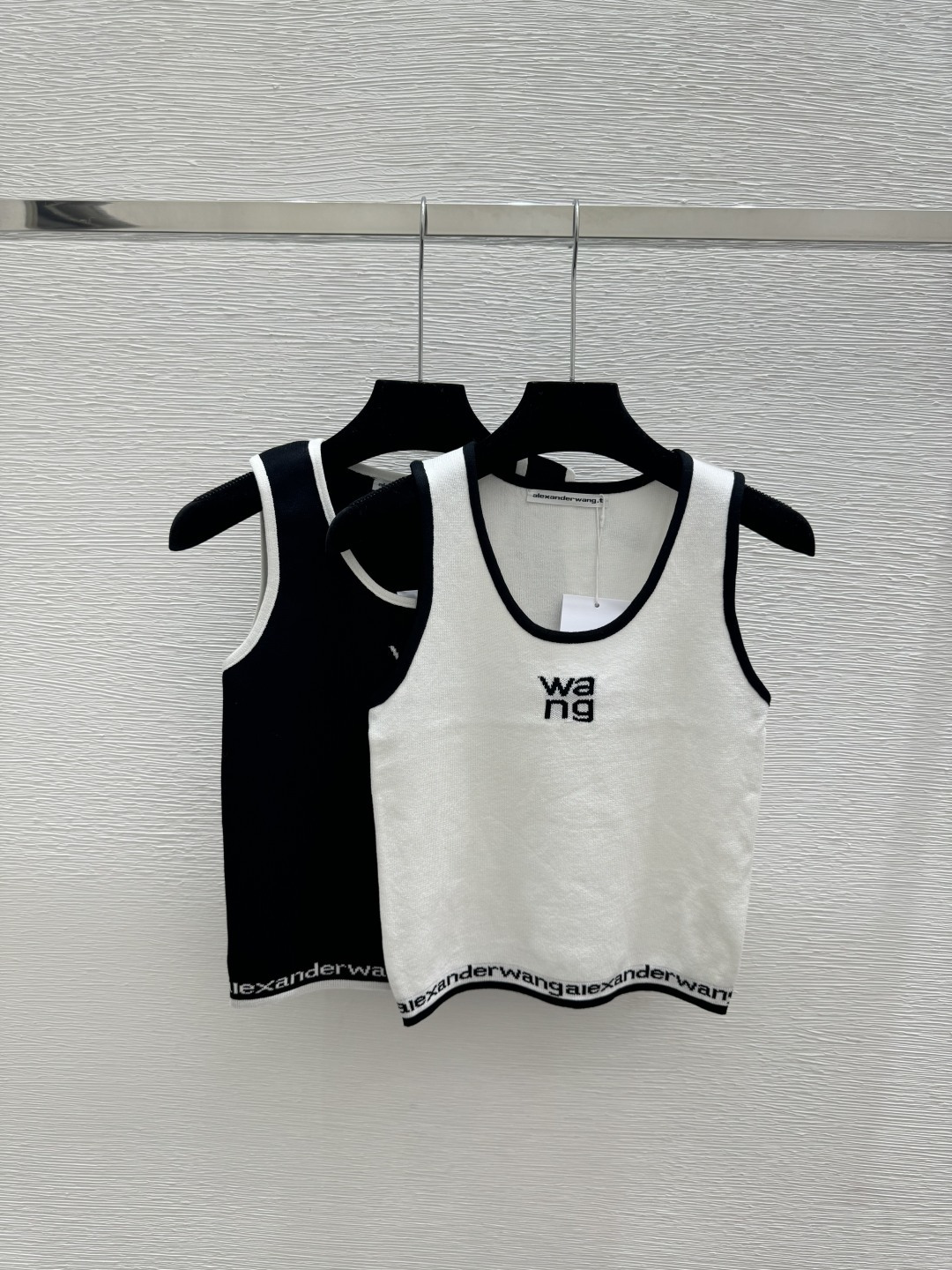 NO:752738,Alex's new early spring style contrast letter round neck knitted vest color white coffee size 36.38.40,,19860909Alex家 早春新款 撞色字母圆领针织背心 颜色白色 咖啡 尺码36.38.40,,,Women's clothing