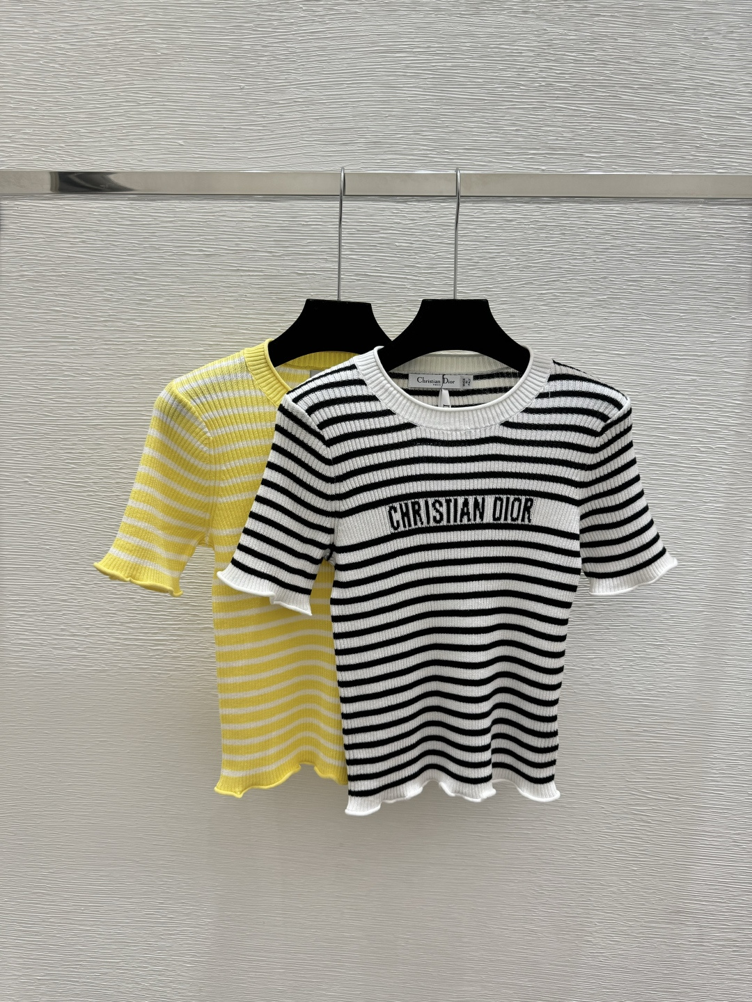 NO:752780,D Home Early Spring New Style Contrast Letter Striped Round Neck Knitted Short Sleeves Color White Yellow Size 36.38.40, dior, T-shirt,19860909D家 早春新款 撞色字母条纹圆领针织短袖 颜色白色 黄色 尺码36.38.40,,dior,T-shirt,,Women's clothing