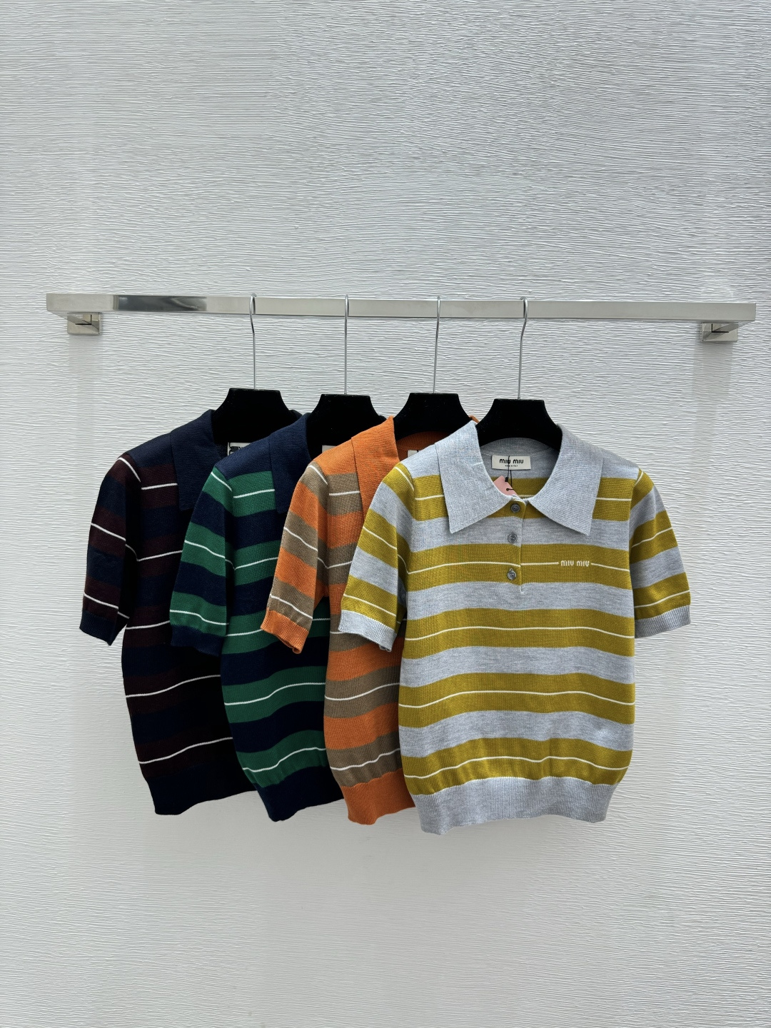 NO:752786,M's new style for early spring, contrasting striped lapel knitted short-sleeves, color gray, orange, green, royal blue, size 36.38.40,, T-shirt,19860909M家 早春新款 撞色条纹翻领针织短袖 颜色灰色 橘色 绿色 宝蓝 尺码36.38.40,,T-shirt,,Women's clothing