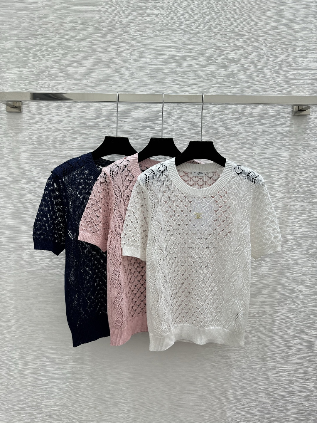 NO:752789,CH Home Early Spring New Style Solid Color Simple Hollow Round Neck Knitted Short Sleeves Color White Pink Royal Blue Size 36.38.40, T-shirt,19860909CH家 早春新款 纯色简约镂空圆领针织短袖 颜色白色 粉色 宝蓝 尺码36.38.40,,T-shirt,,Women's clothing