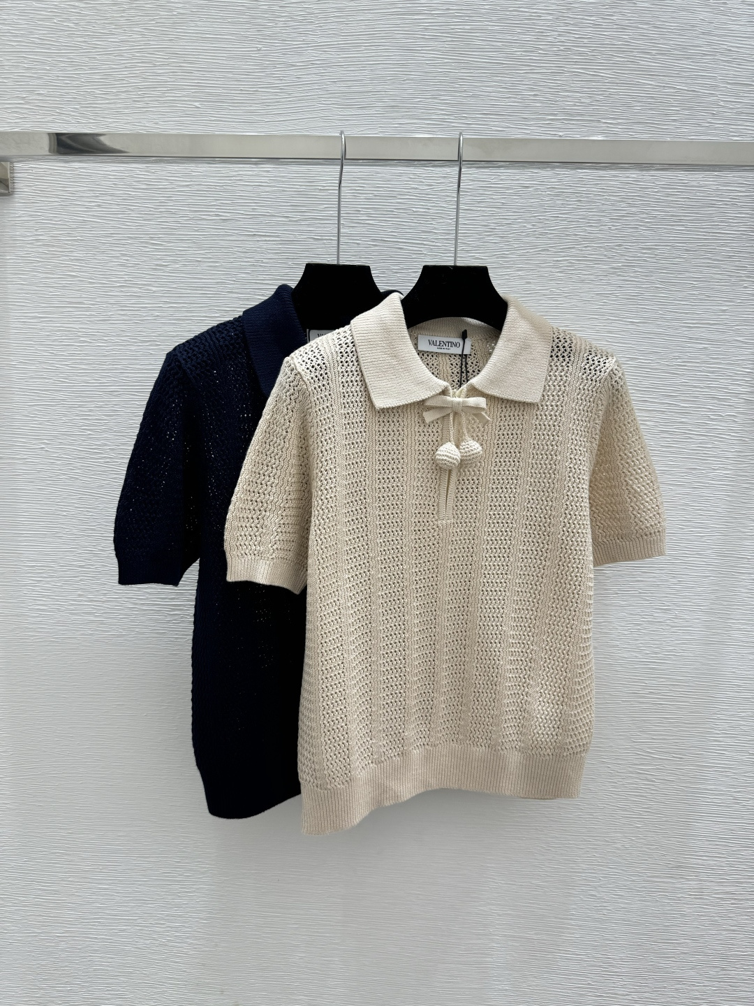 NO:752792,VA Home Early Spring New Style Solid Color Simple Lapel Hollow Knitted Short Sleeves Color Apricot Royal Blue Size 36.38.40, T-shirt,19860909VA家 早春新款 纯色简约翻领镂空针织短袖 颜色杏色 宝蓝 尺码36.38.40,,T-shirt,,Women's clothing