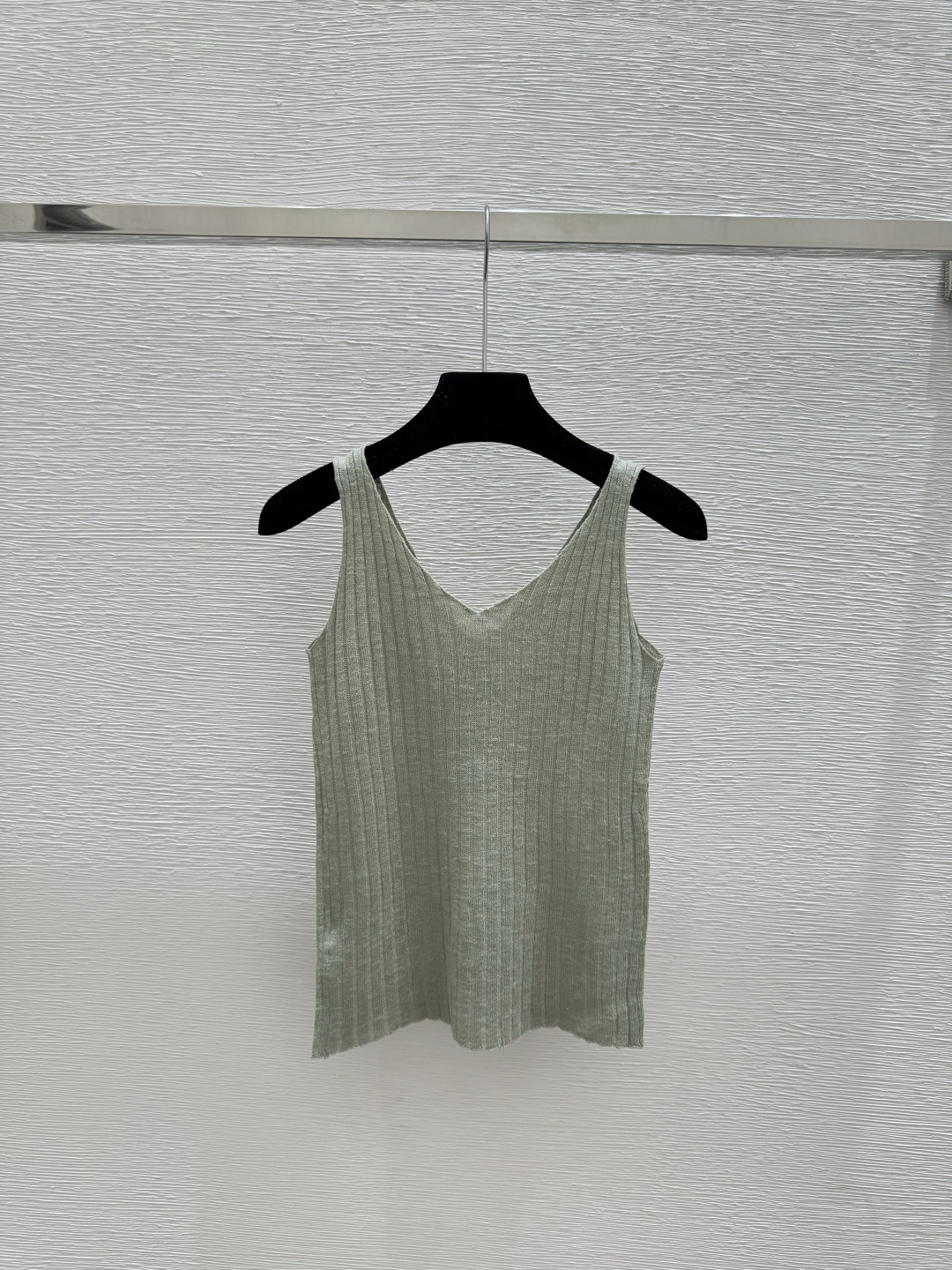 Prada LP家 早春新款 纯色简约V领针织背心开衫