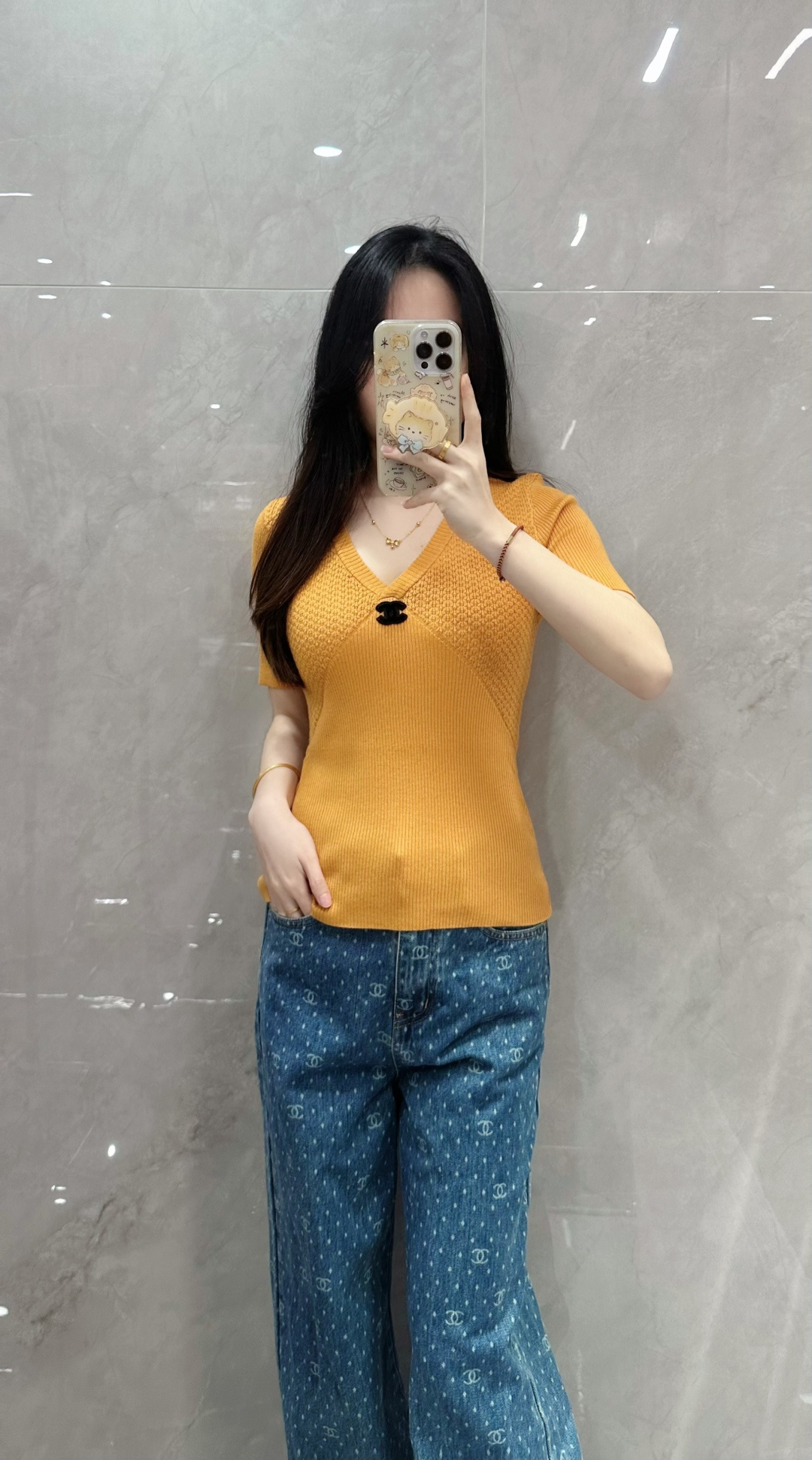 🆕CH家🆕 早春新款 纯色简约V领针织短袖颜色：黄色 蓝色 橘色尺码：36.38.40