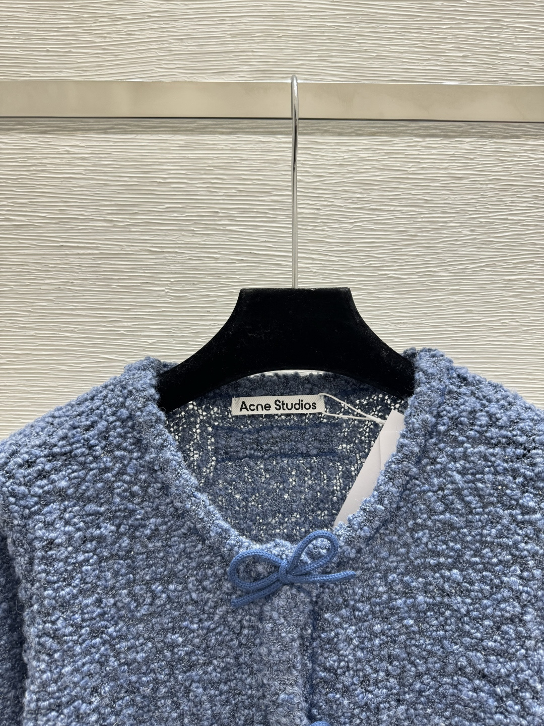 🆕Acne家🆕 早春新款 纯色简约圆领针织长袖开衫颜色：蓝色尺码：36.38.40