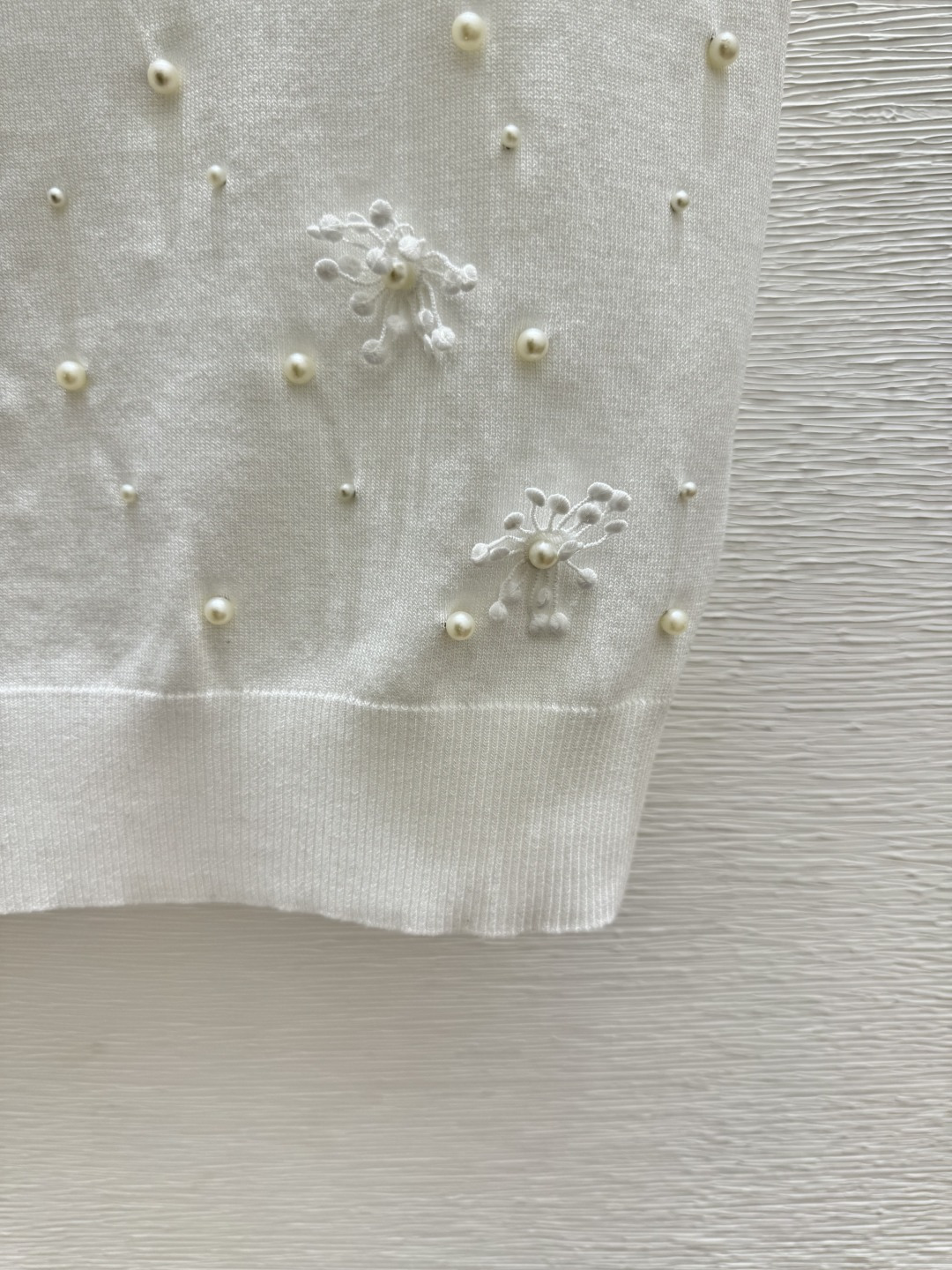 🆕CH家🆕 早春新款 纯色重工钉珠圆领针织背心颜色：白色 宝蓝尺码：36.38.40