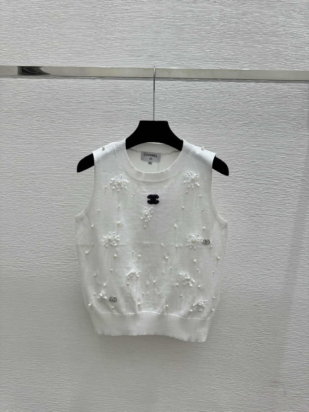 🆕CH家🆕 早春新款 纯色重工钉珠圆领针织背心颜色：白色 宝蓝尺码：36.38.40