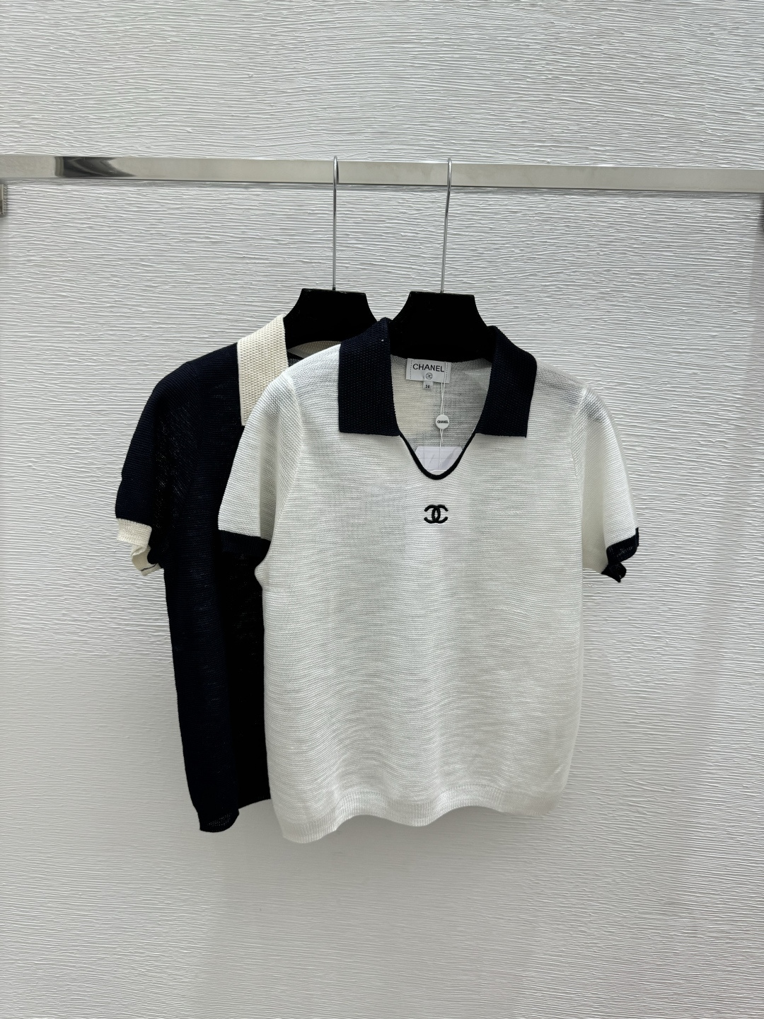 🆕CH家🆕 早春新款 撞色翻领针织短袖颜色：白色 黑色尺码：36.38.40