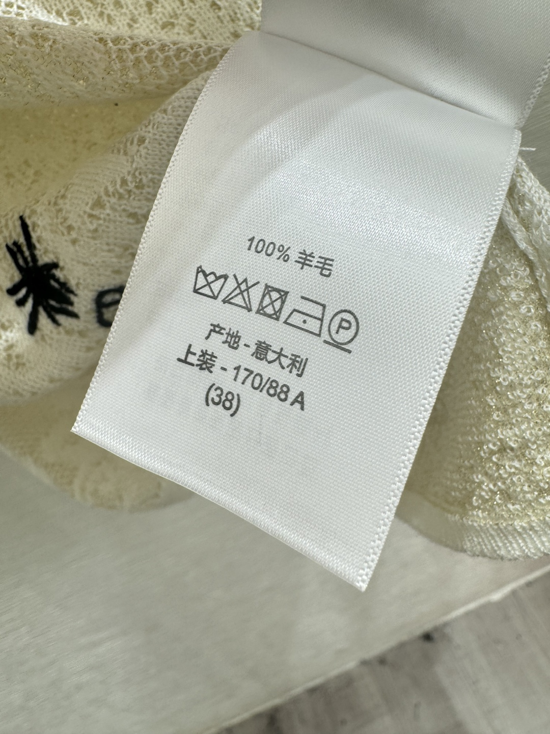 🆕D家🆕 早春新款 纯色花卉圆领针织短袖颜色：白色 灰色 黑色尺码：36.38.40