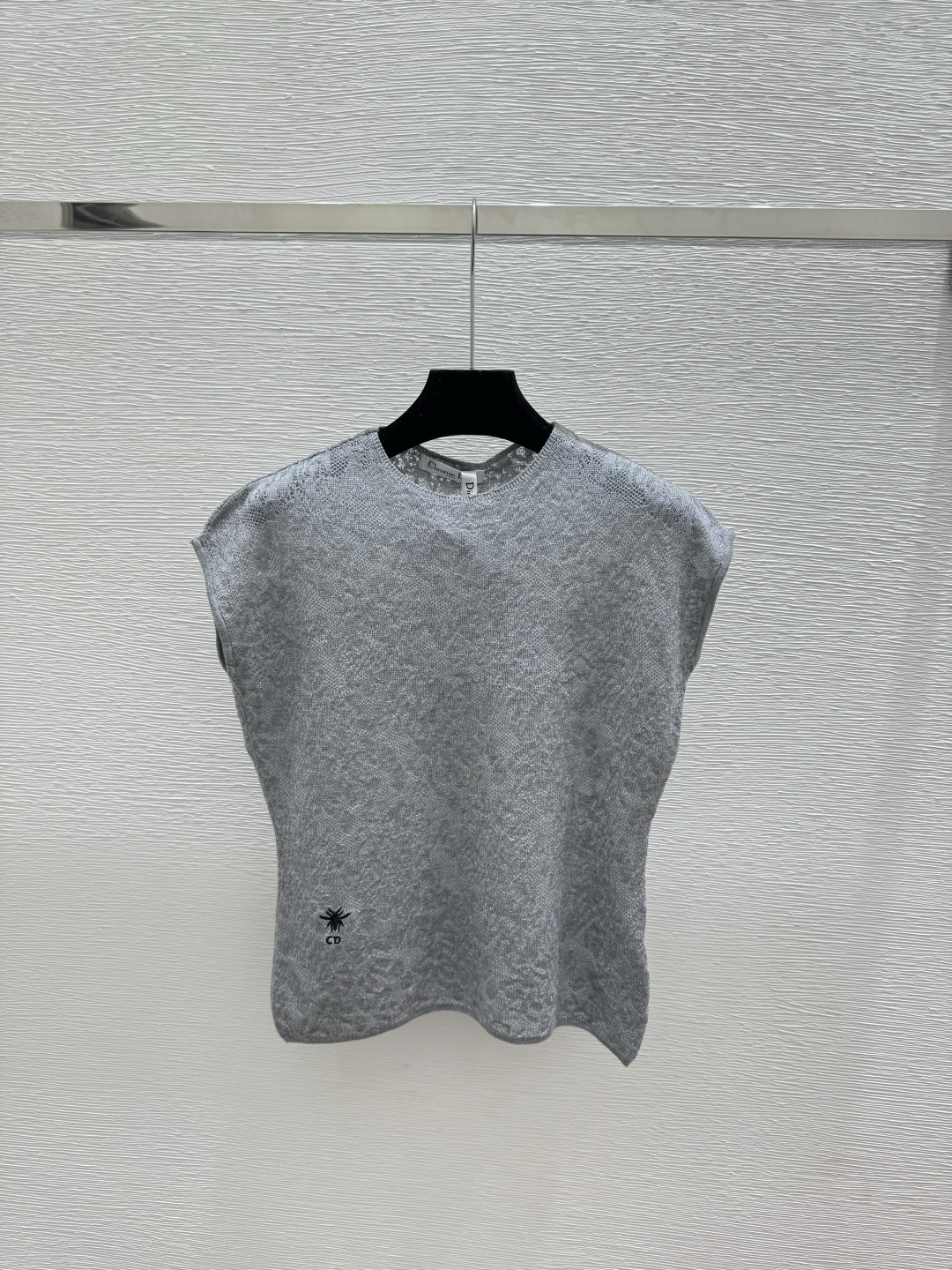 🆕D家🆕 早春新款 纯色花卉圆领针织背心颜色：白色 灰色 黑色尺码：36.38.40