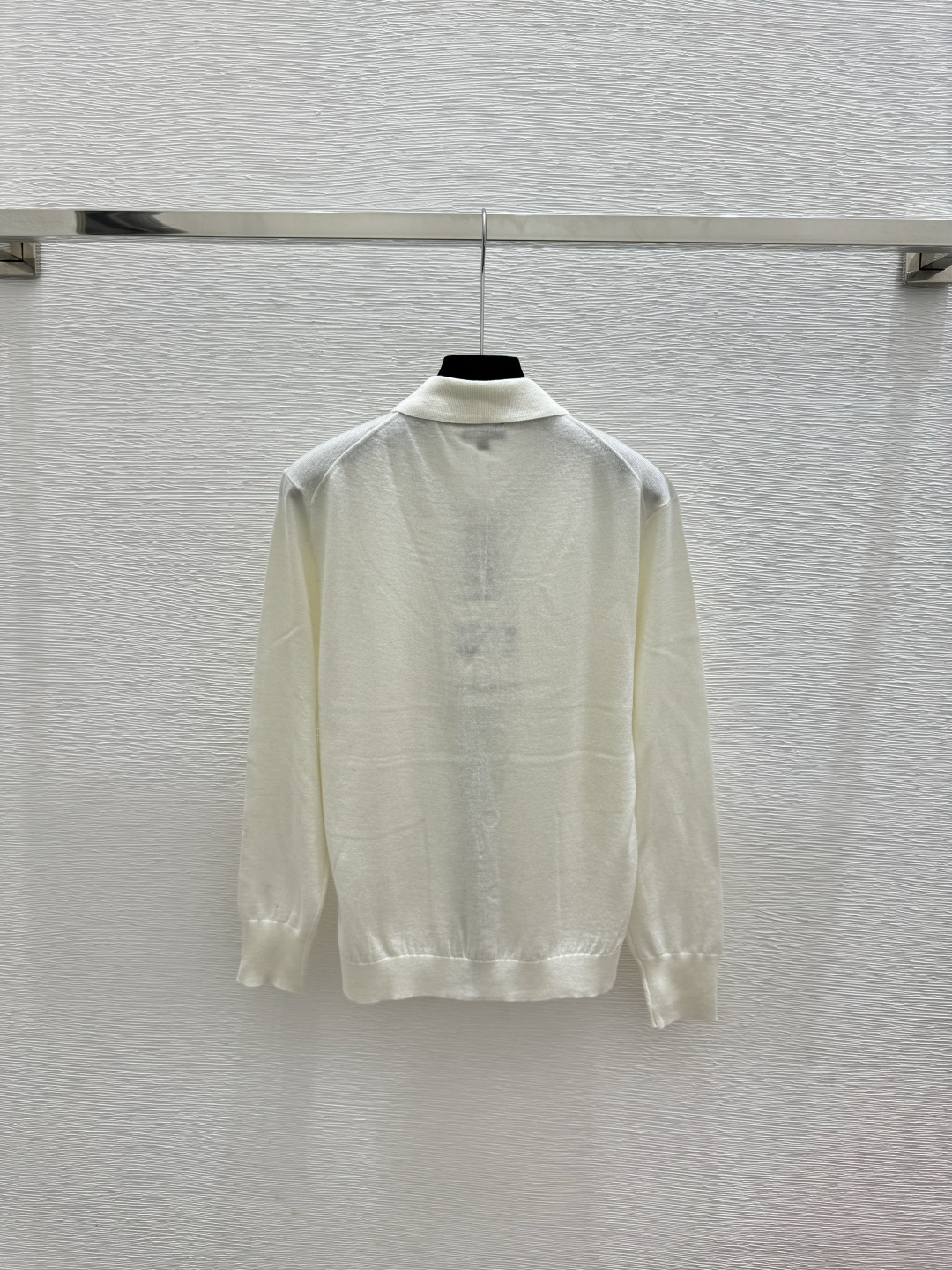 🆕CH家🆕 早春新款 纯色翻领简约针织长袖开衫颜色：白色 黑色尺码：36.38.40