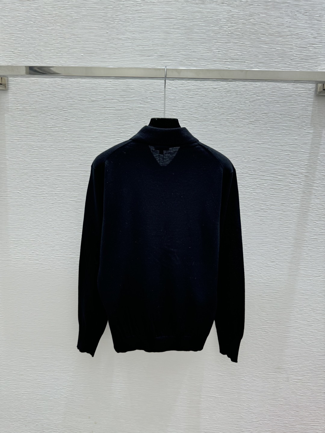 🆕CH家🆕 早春新款 纯色翻领简约针织长袖开衫颜色：白色 黑色尺码：36.38.40