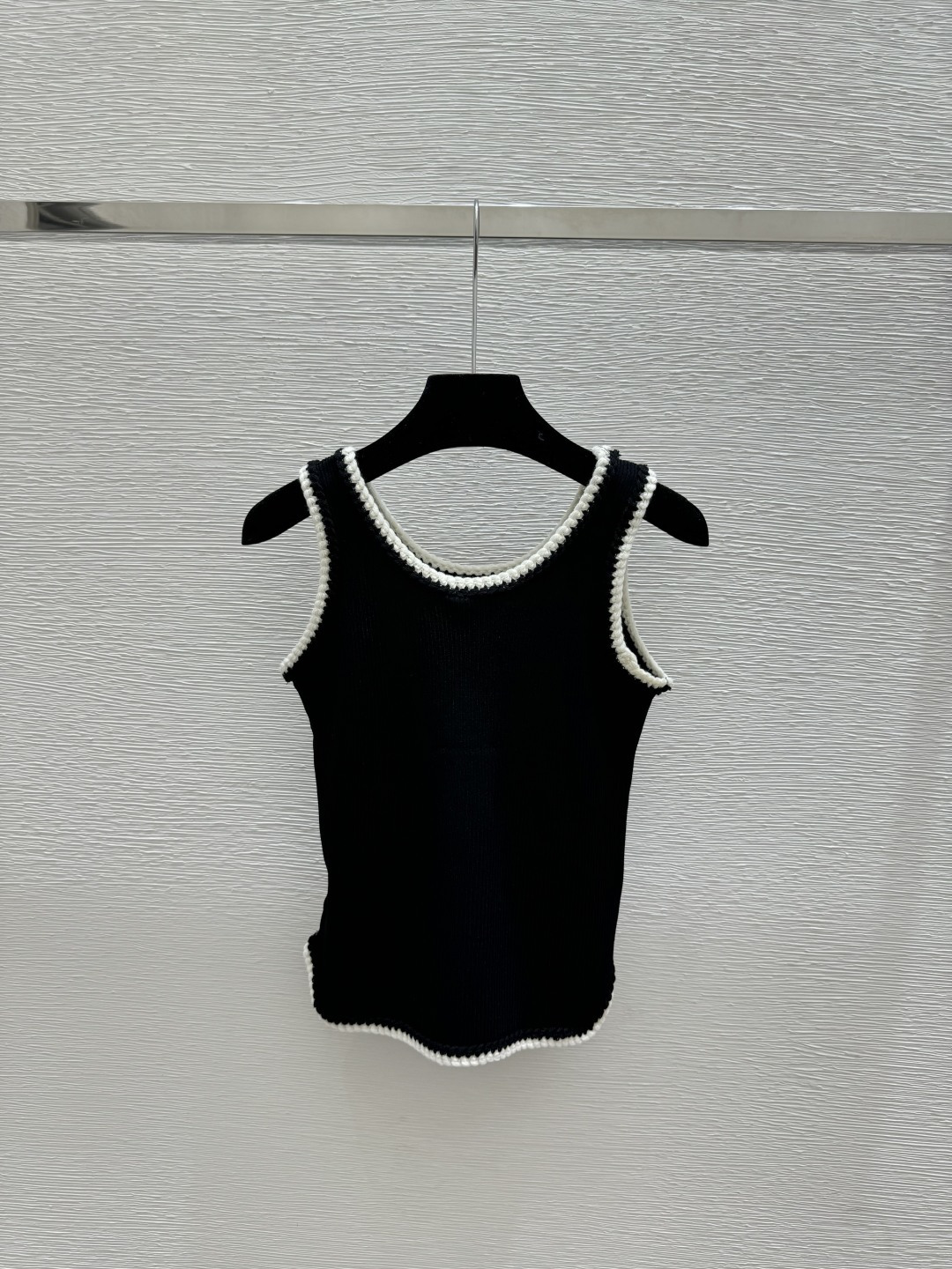 🆕CH家🆕 早春新款 撞色简约圆领针织背心颜色：白色 黑色尺码：36.38.40