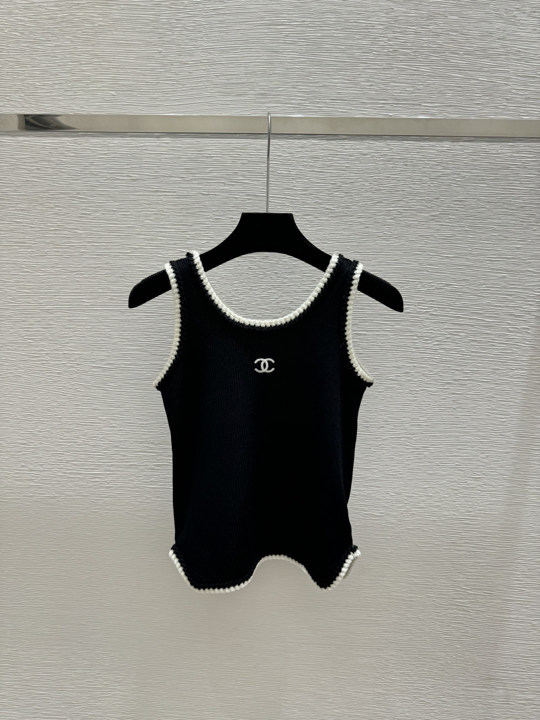 🆕CH家🆕 早春新款 撞色简约圆领针织背心颜色：白色 黑色尺码：36.38.40