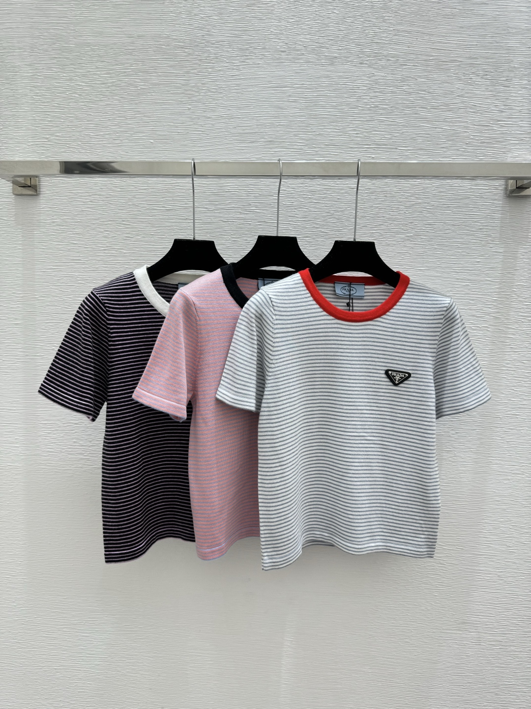 🆕P家🆕 早春新款 撞色条纹圆领针织短袖颜色：白色 粉色 黑色尺码：36.38.40