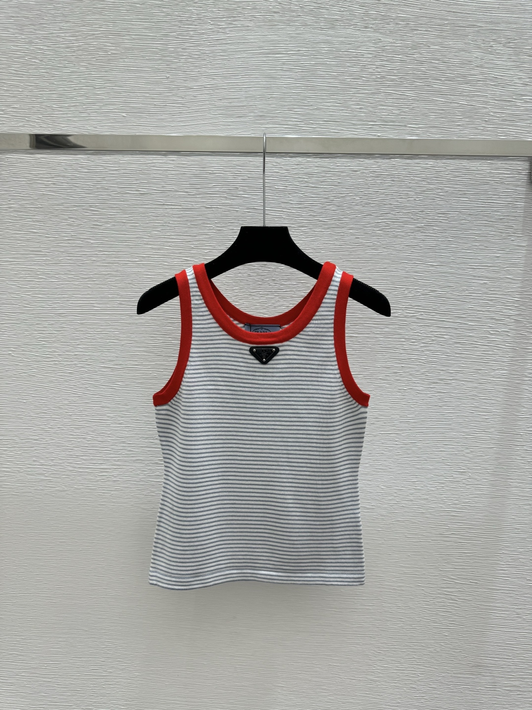 🆕P家🆕 早春新款 撞色条纹圆领针织背心颜色：白色 粉色 黑色尺码：36.38.40