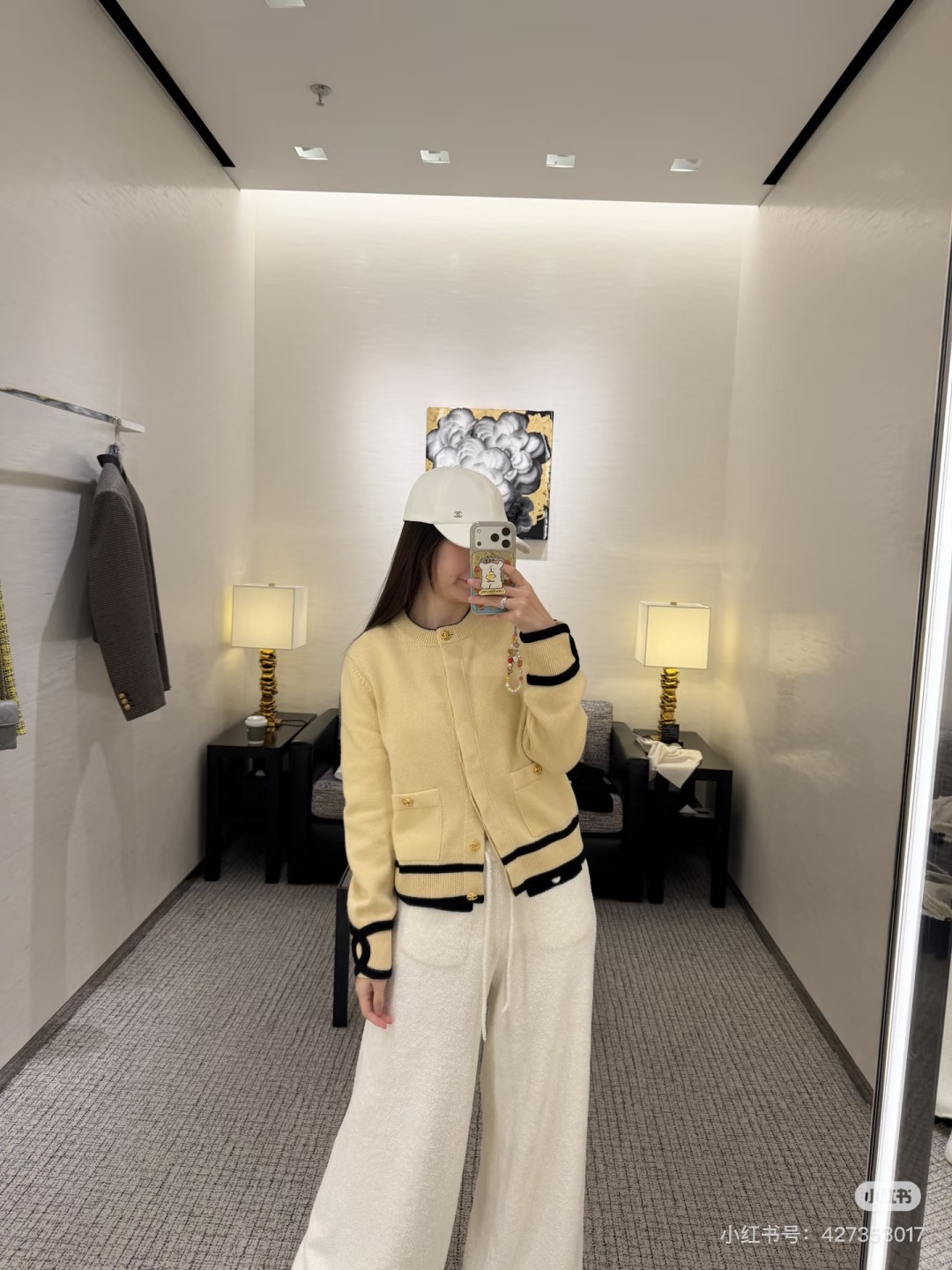 🆕CH家🆕 早春新款 撞色条纹圆领针织长袖开衫颜色：杏色 黑色尺码：36.38.40