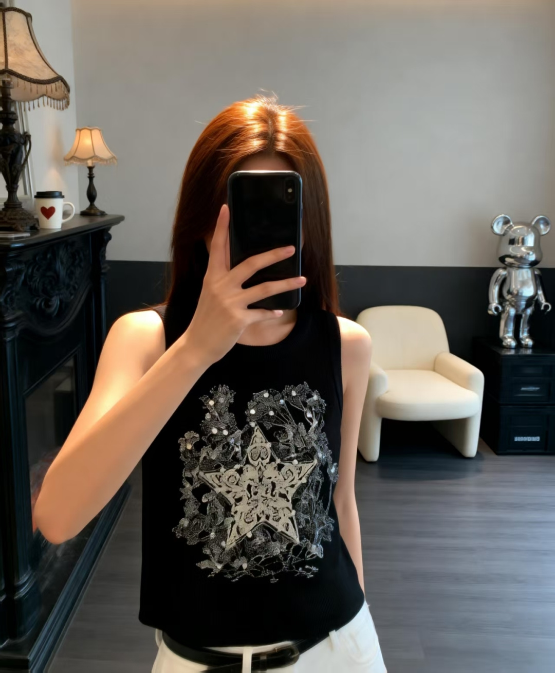 🆕D家🆕 早春新款 撞色五角星刺绣钉珠圆领针织背心颜色：白色 黑色尺码：36.38.40
