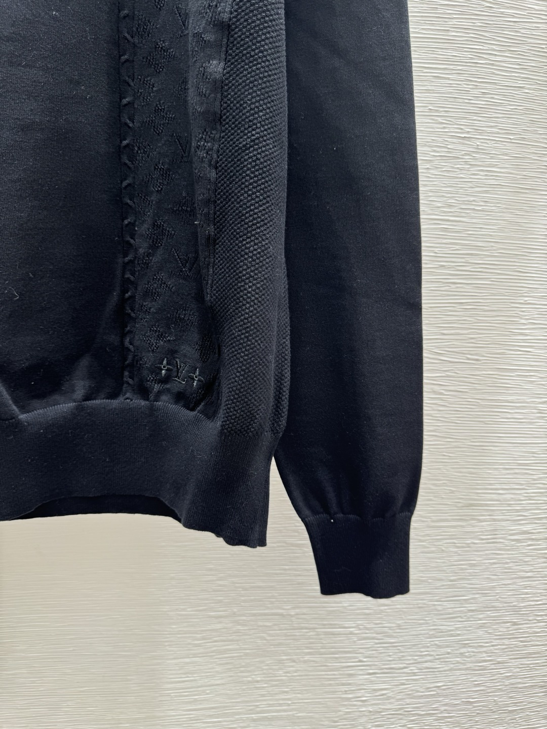 🆕L家🆕 早春新款 纯色简约圆领针织长袖颜色：黑色尺码：36.38.40
