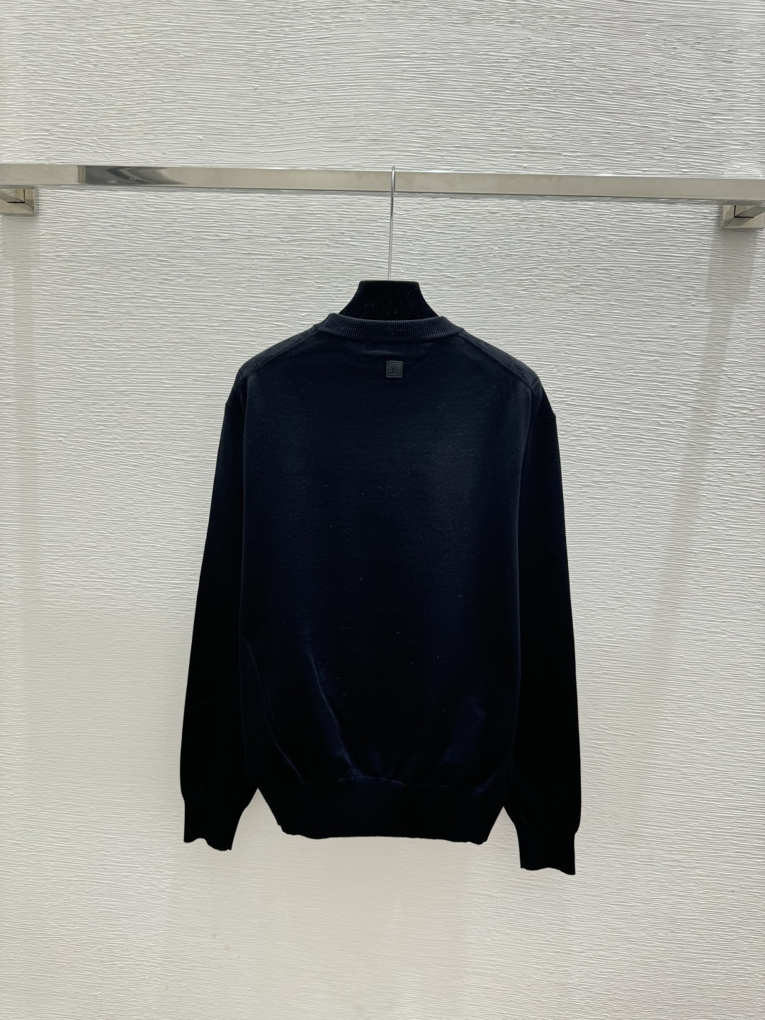 🆕L家🆕 早春新款 纯色简约圆领针织长袖颜色：黑色尺码：36.38.40