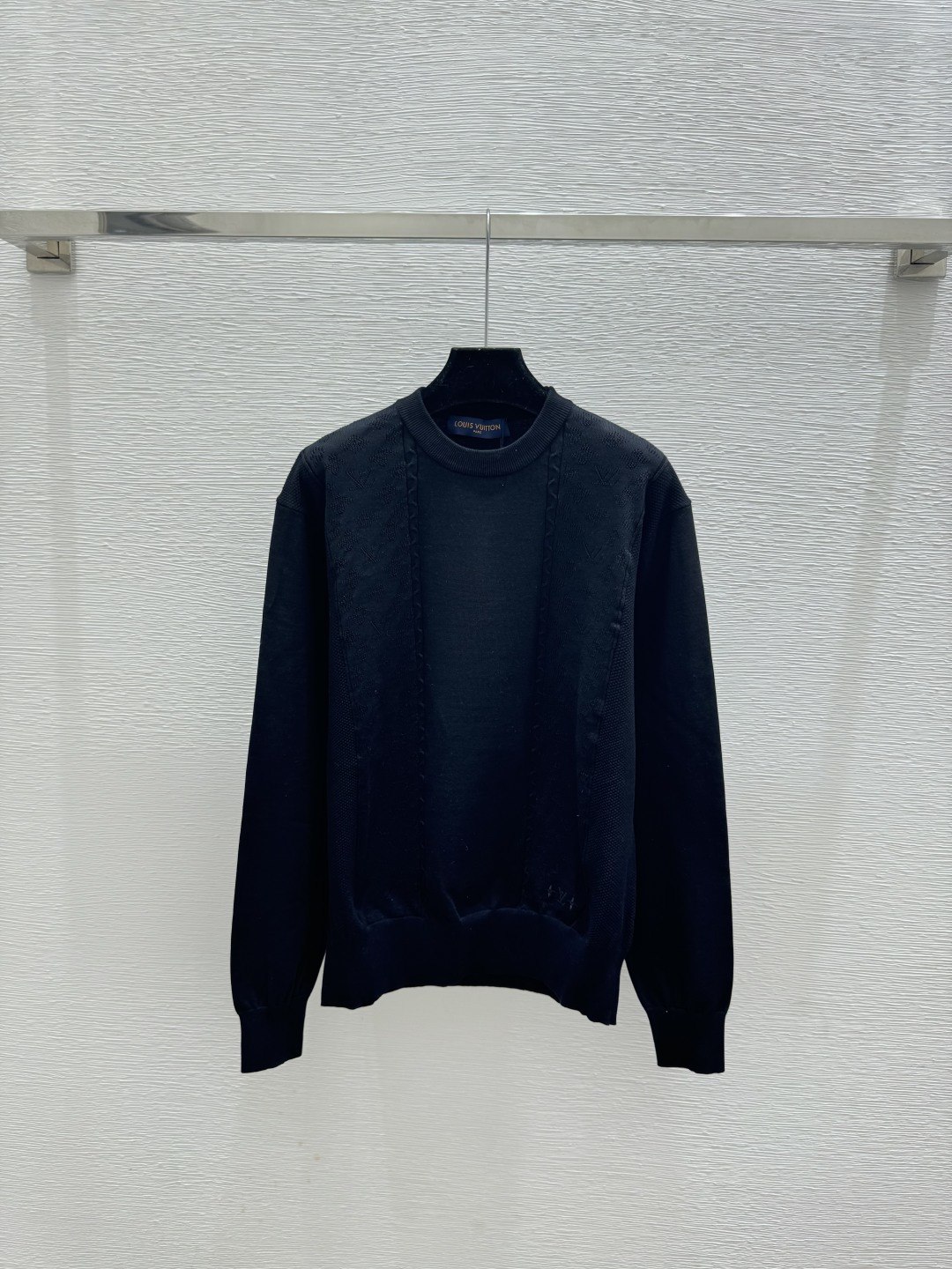 NO:758865,L family early spring new style solid color simple round neck knitted long sleeves color black size 36.38.40, louis vuitton,19860909L家 早春新款 纯色简约圆领针织长袖 颜色黑色 尺码36.38.40,,louis vuitton,,Women's clothing
