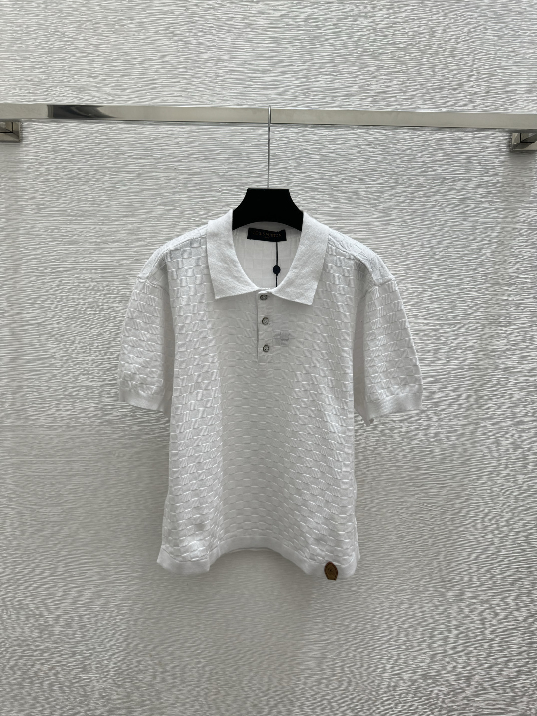 NO:758872,L family early spring new style solid color plaid striped lapel knitted short sleeves color white size 36.38.40, louis vuitton, T-shirt,19860909L家 早春新款 纯色格子条纹翻领针织短袖 颜色白色 尺码36.38.40,,louis vuitton,T-shirt,,Women's clothing