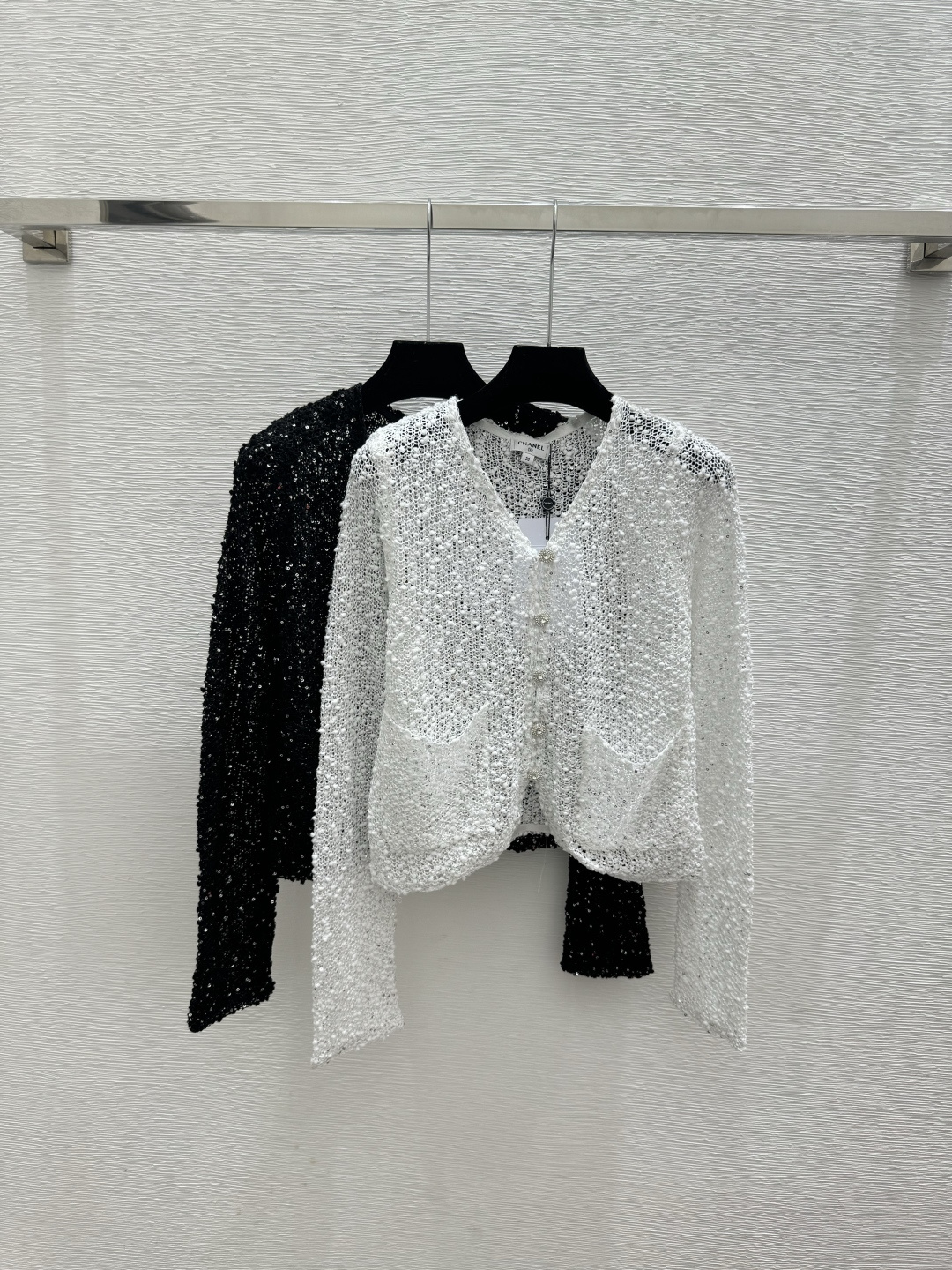 NO:758879,CH Home Early Spring New Solid Color Simple Hollow Round Neck Knitted Long-Sleeved Cardigan Color White Black Size 36.38.40,,19860909CH家 早春新款 纯色简约镂空圆领针织长袖开衫 颜色白色 黑色 尺码36.38.40,,,Women's clothing