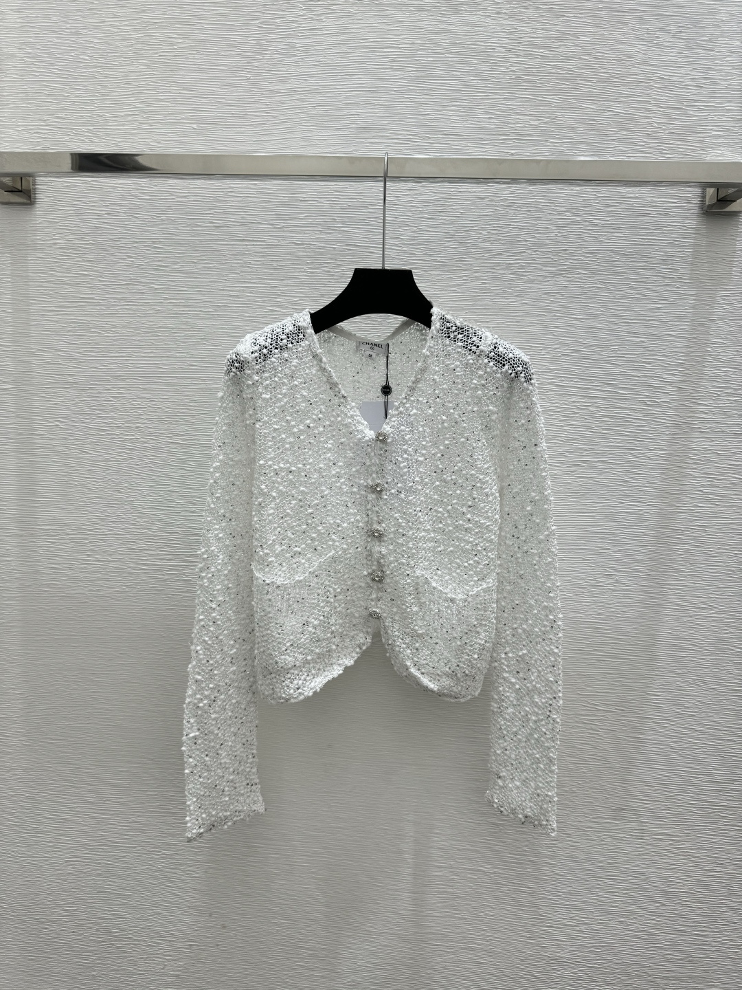 🆕CH家🆕 早春新款 纯色简约镂空圆领针织长袖开衫颜色：白色 黑色尺码：36.38.40