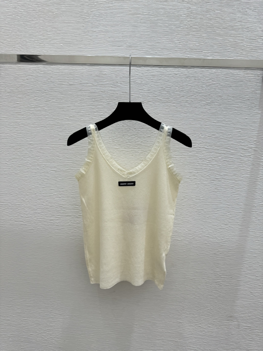 🆕M家🆕 早春新款 纯色简约针织背心颜色：白色 黑色尺码：36.38.40